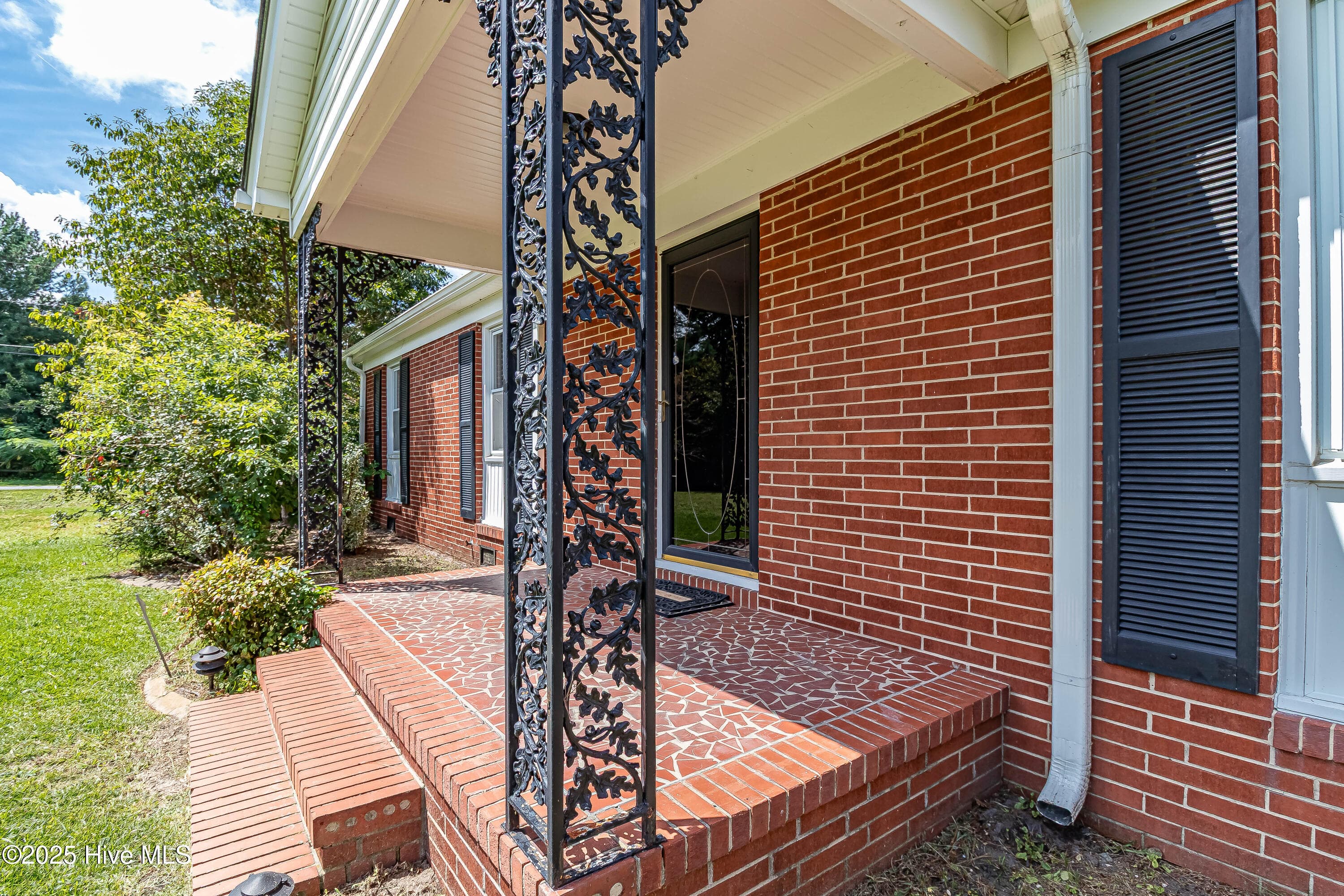 Single Family Residence at 1801 E Azalea Drive, Goldsboro, NC 27530, photo 5 of 77