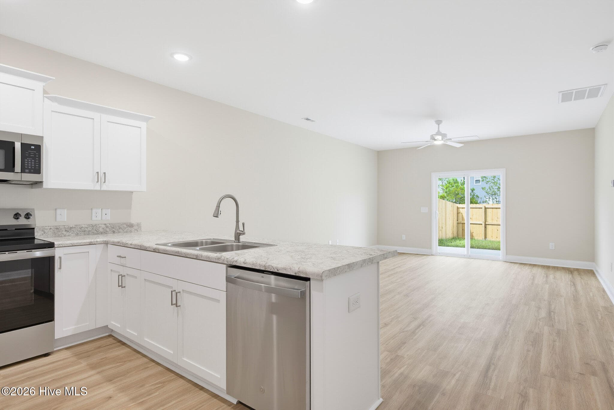 Townhouse at 305 Coastal Reef Court, Holly Ridge, NC 28445, photo 4 of 27