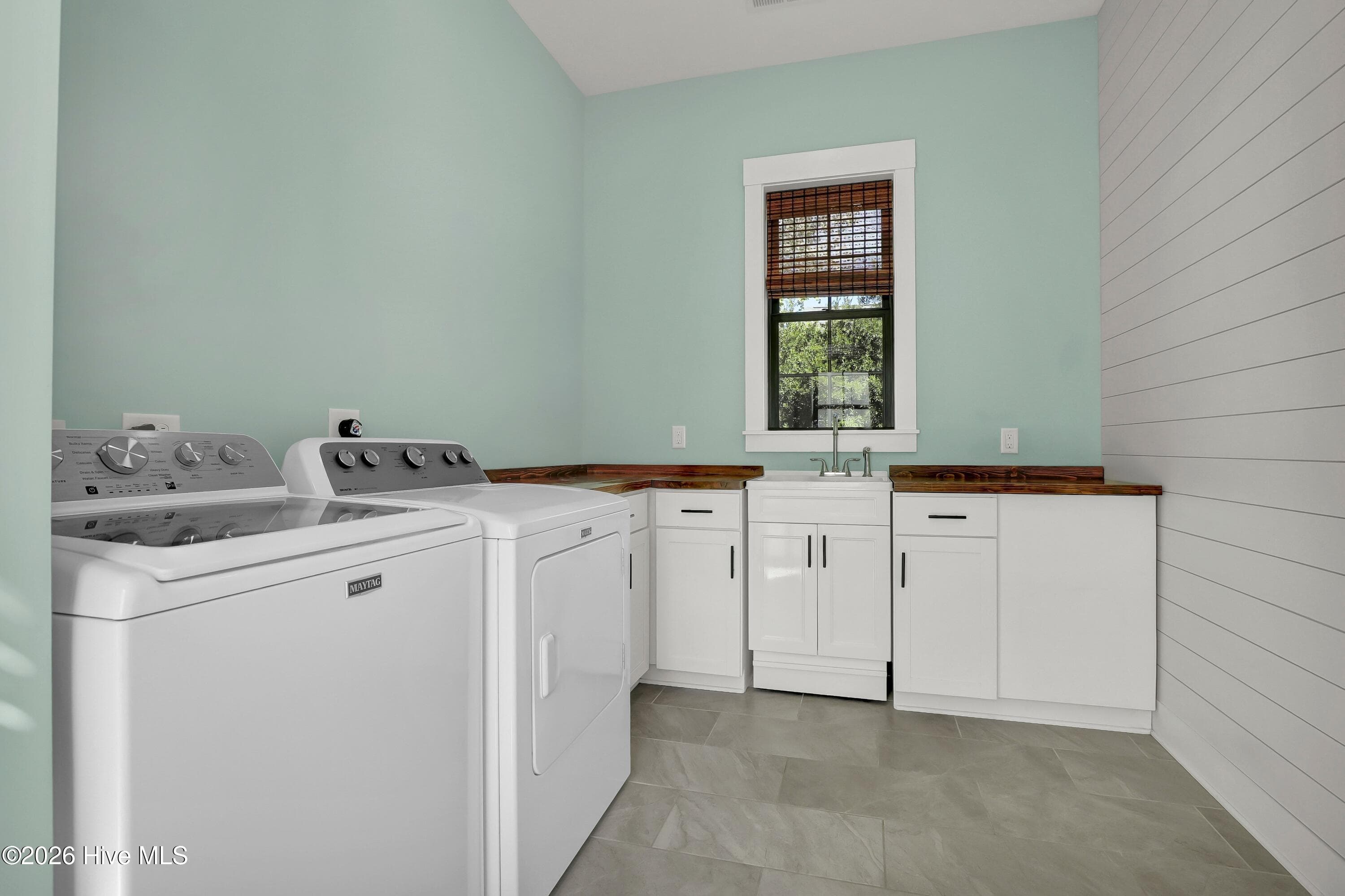 Single Family Residence at 351 Olde Point Loop, Hampstead, NC 28443, photo 50 of 81
