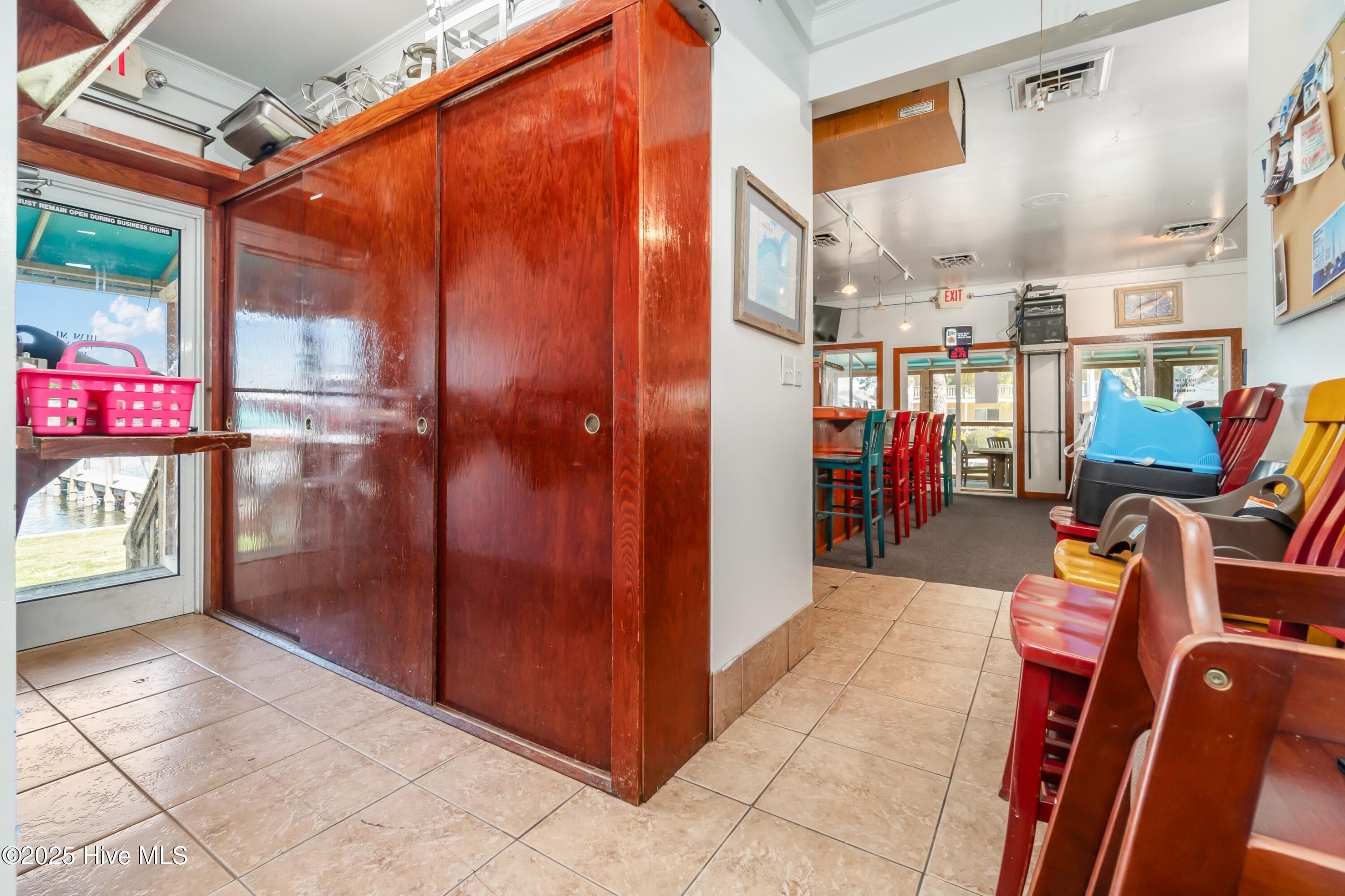 Commercial Sale at 303 South Avenue, Oriental, NC 28571, photo 2 of 4