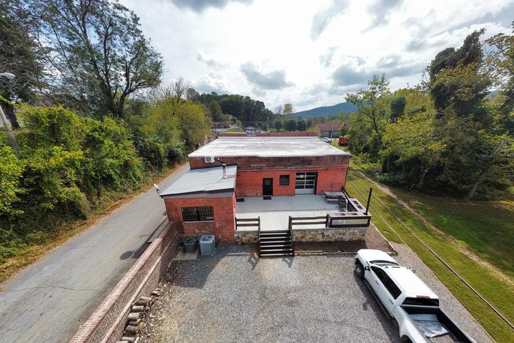 Warehouse at 11 Railroad Street, Murphy, NC 28906, photo 2 of 7