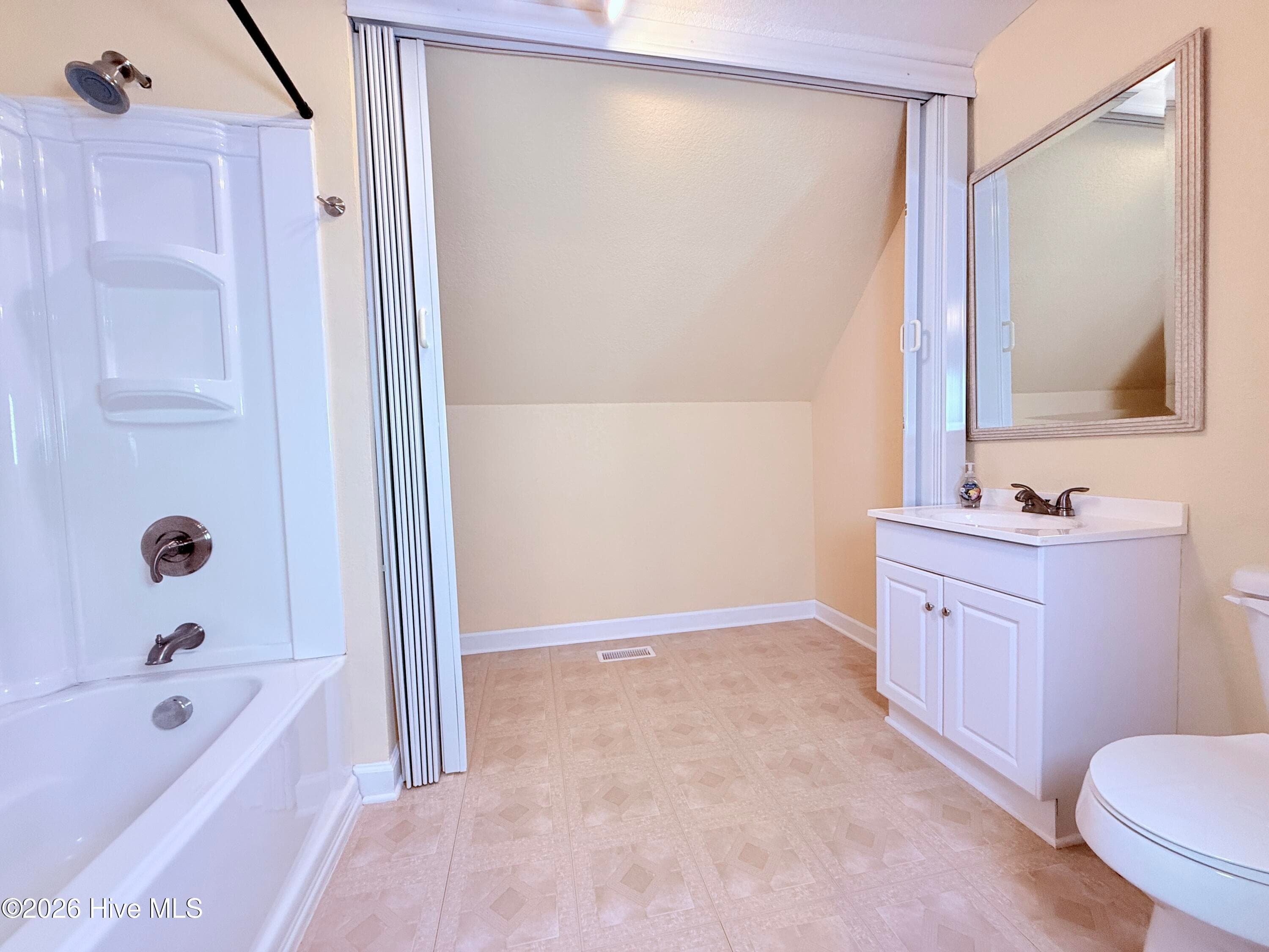 Apartment over garage bathroom - 109 Sun Burst Circle, Cedar Point, NC 28584
