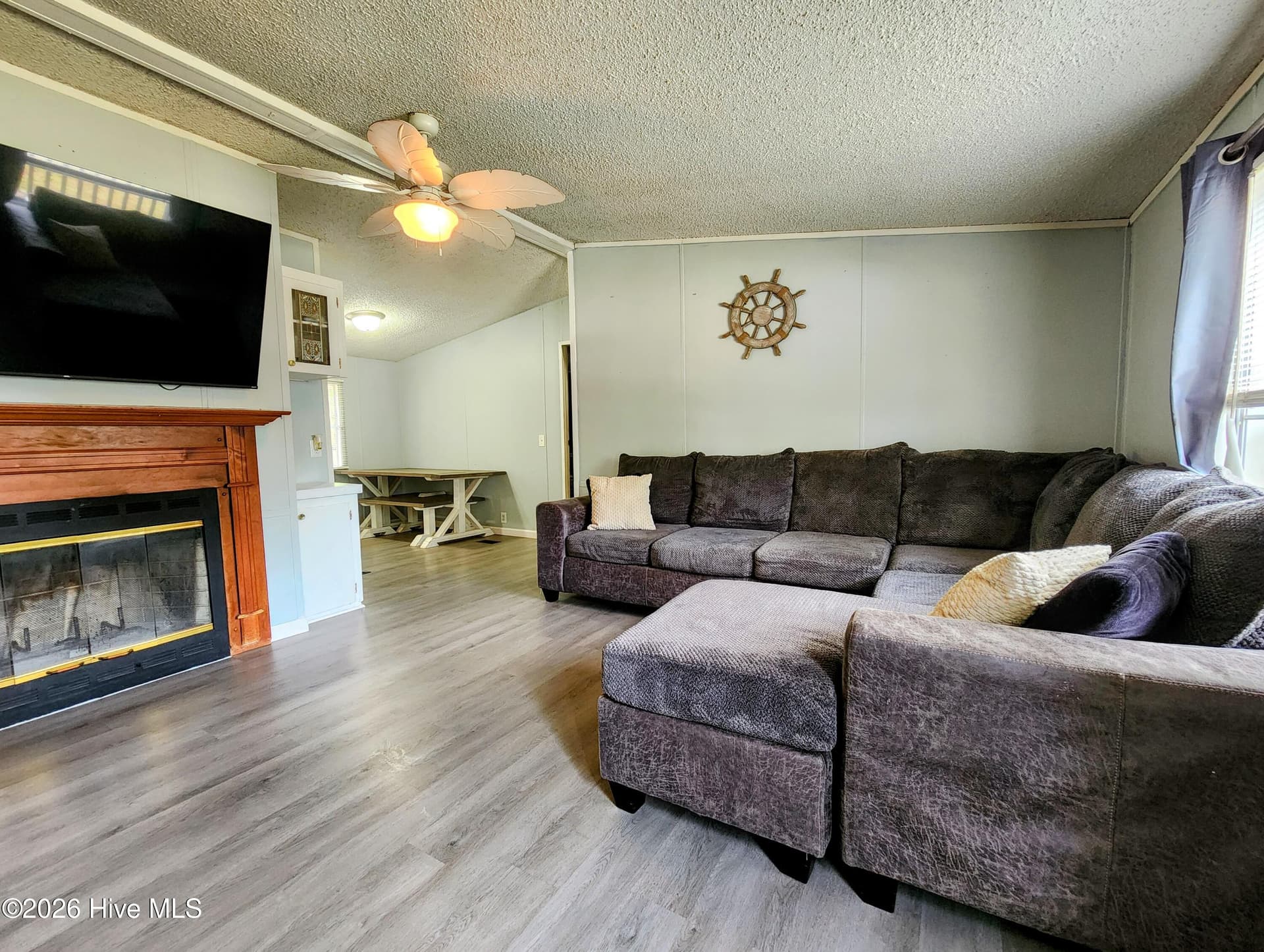 Manufactured Home at 623 Sandy Bluff Drive SW, Supply, NC 28462, photo 2 of 26