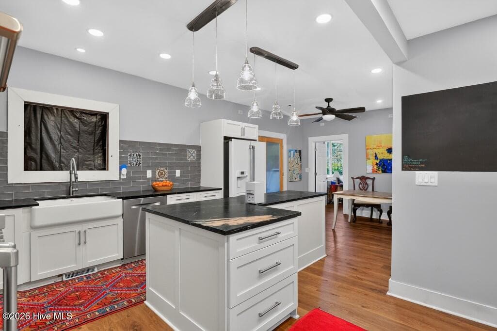 Single Family Residence at 1465 B Street, New Bern, NC 28560, photo 6 of 36