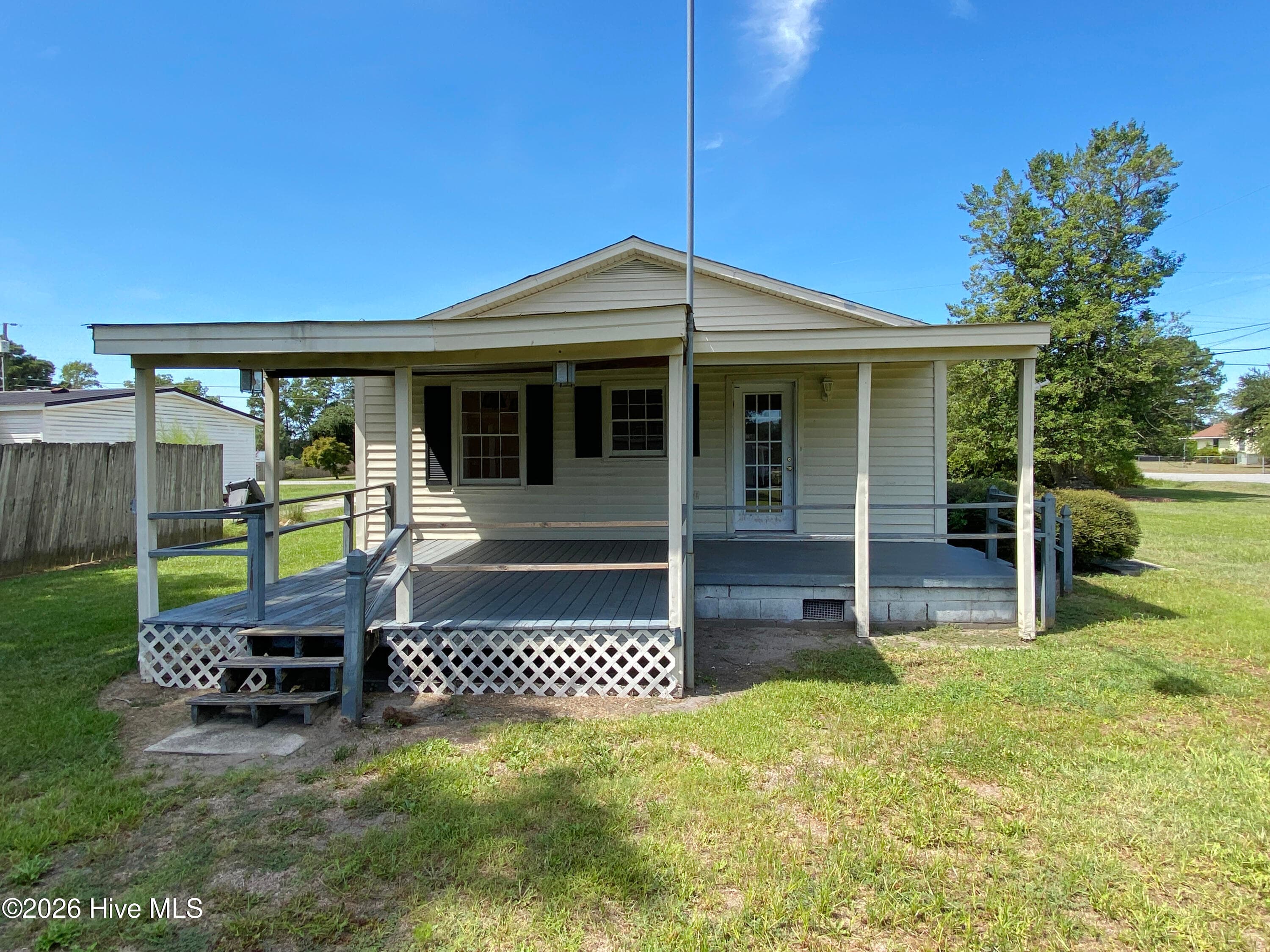 Single Family Residence at 513 Pear Street, Kinston, NC 28504, photo 5 of 41