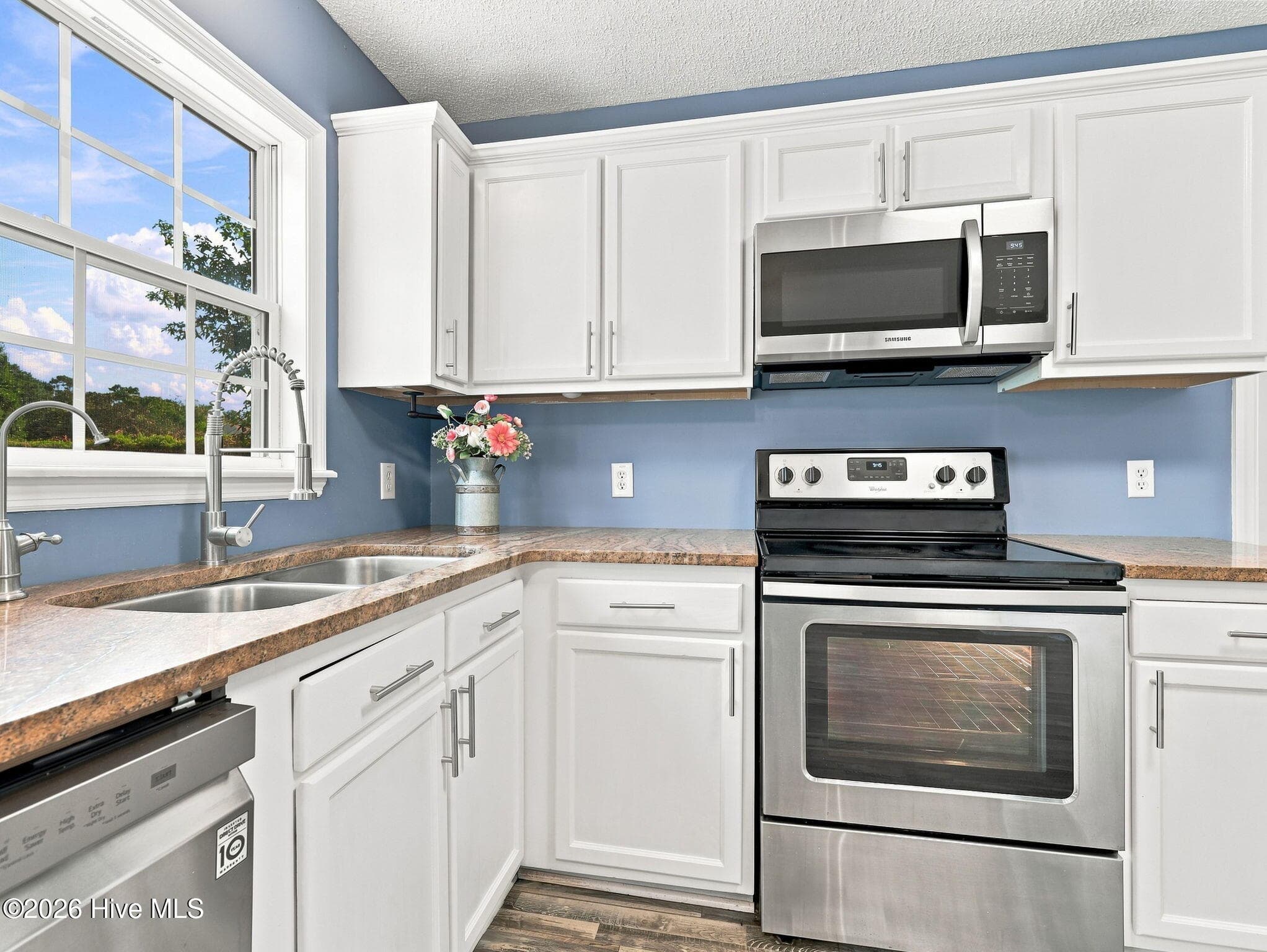 Single Family Residence at 116 Trailwood Drive, Hubert, NC 28539, photo 16 of 55