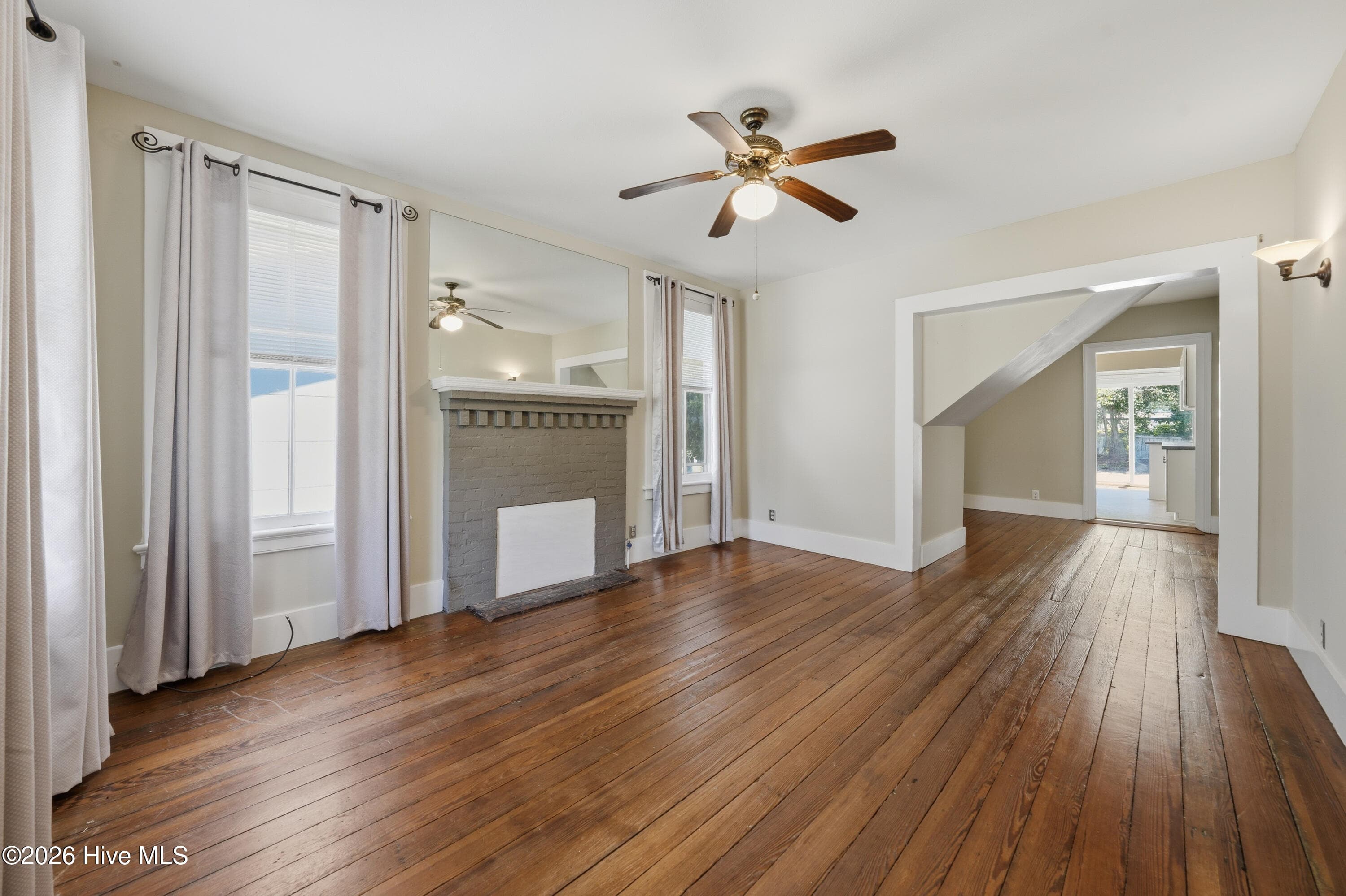 Living Room - 2055 Washington Street, Wilmington, NC 28401