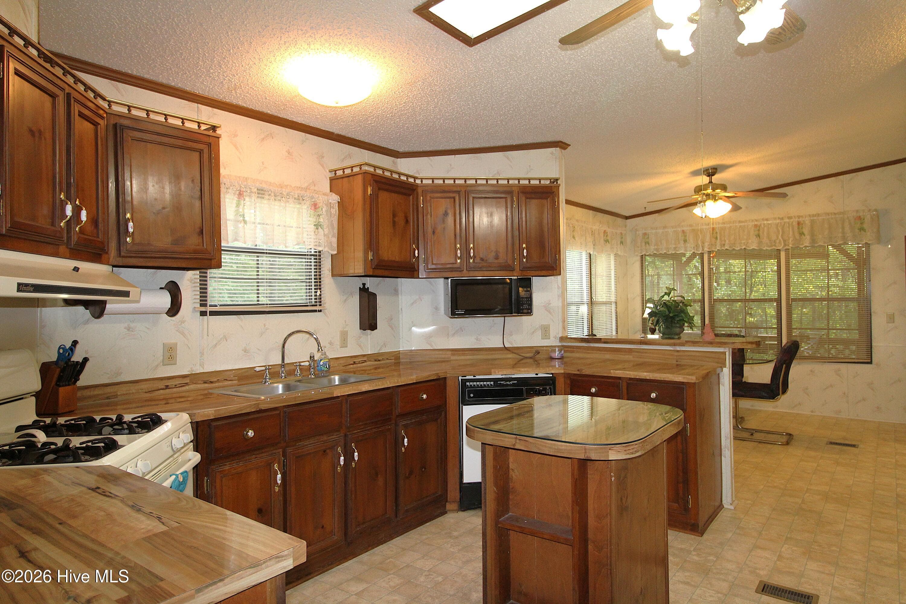 Kitchen - 46 Arthur Ridge, Brasstown, NC 28902