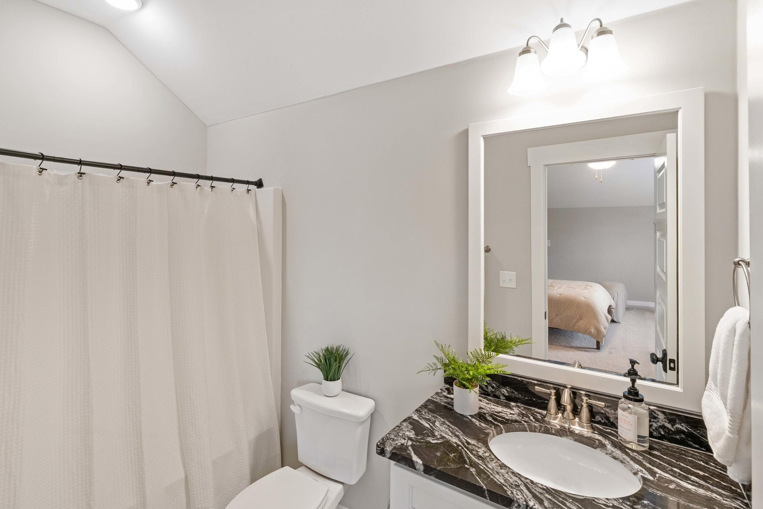 Upstairs Secondary Bath 3 - 4304 Sabal Drive, Evans, GA 30809