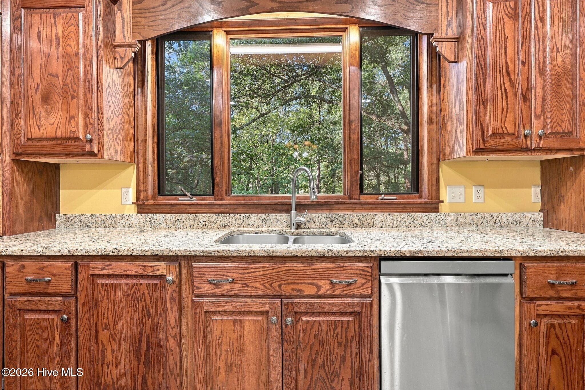 Granite and solid wood custom cabinets - 1013 Riverside Boulevard, Lumberton, NC 28358