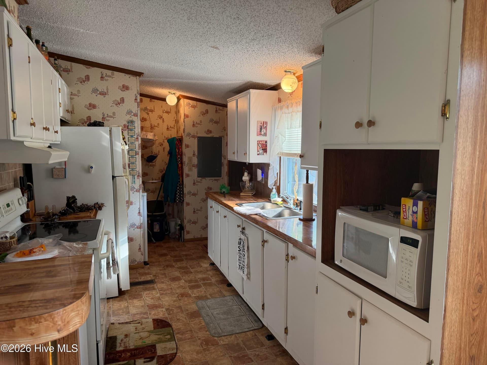 Manufactured Home at 245 Lake Drive SW, Supply, NC 28462, photo 13 of 43