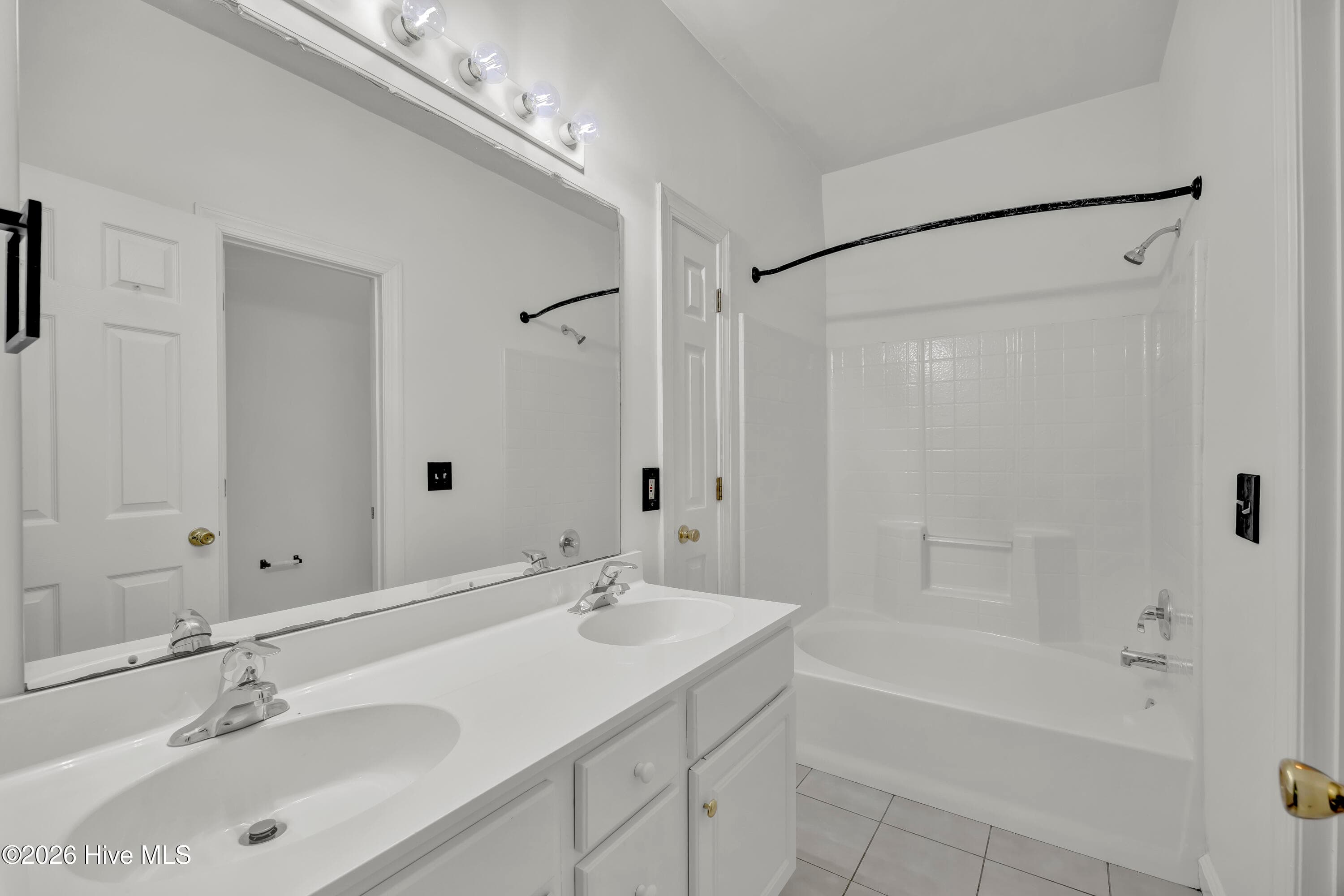 Townhouse at 5006 Carleton Drive Unit 22, Wilmington, NC 28403, photo 5 of 28