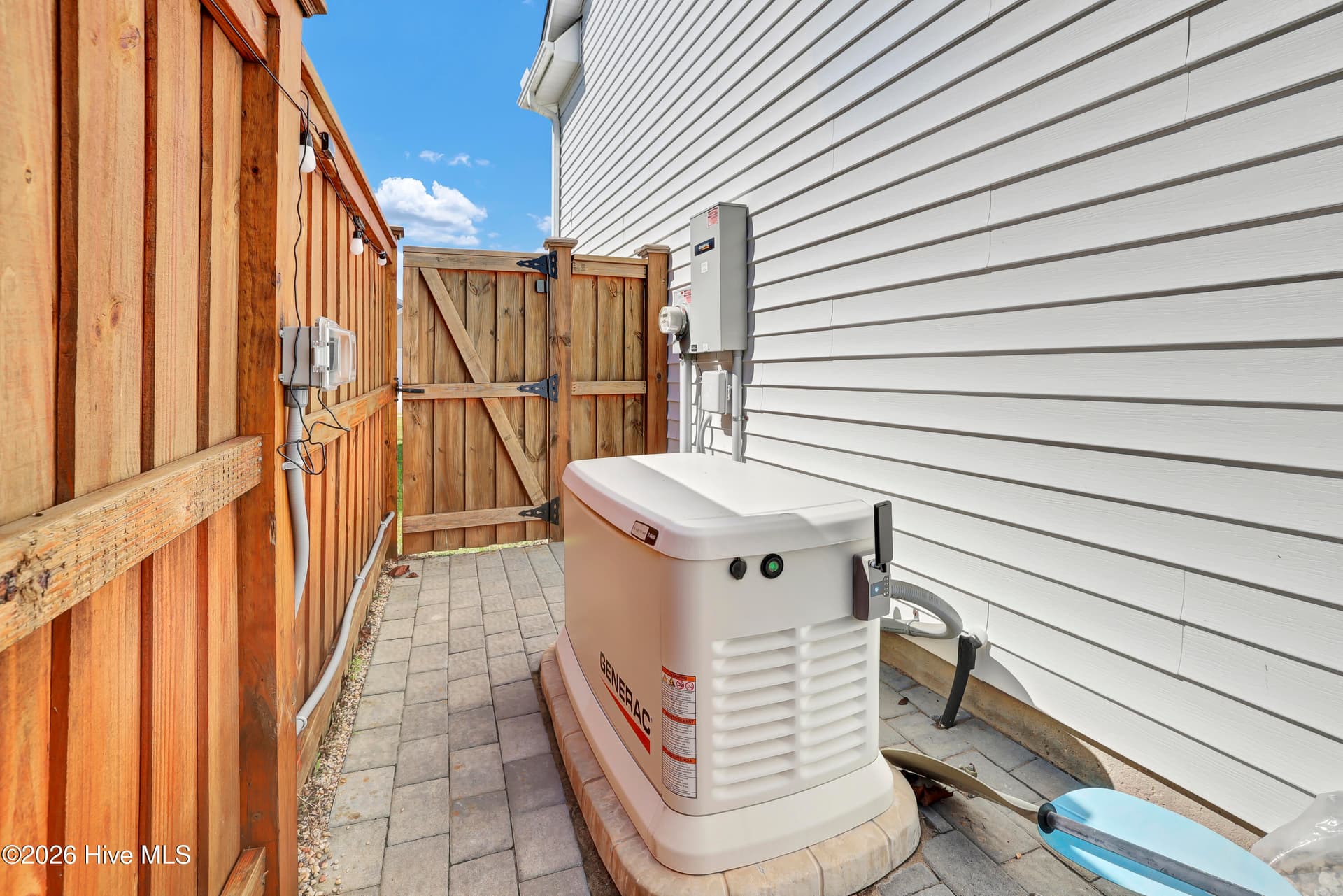 Generator - 512 Edgewater Way, Surf City, NC 28445
