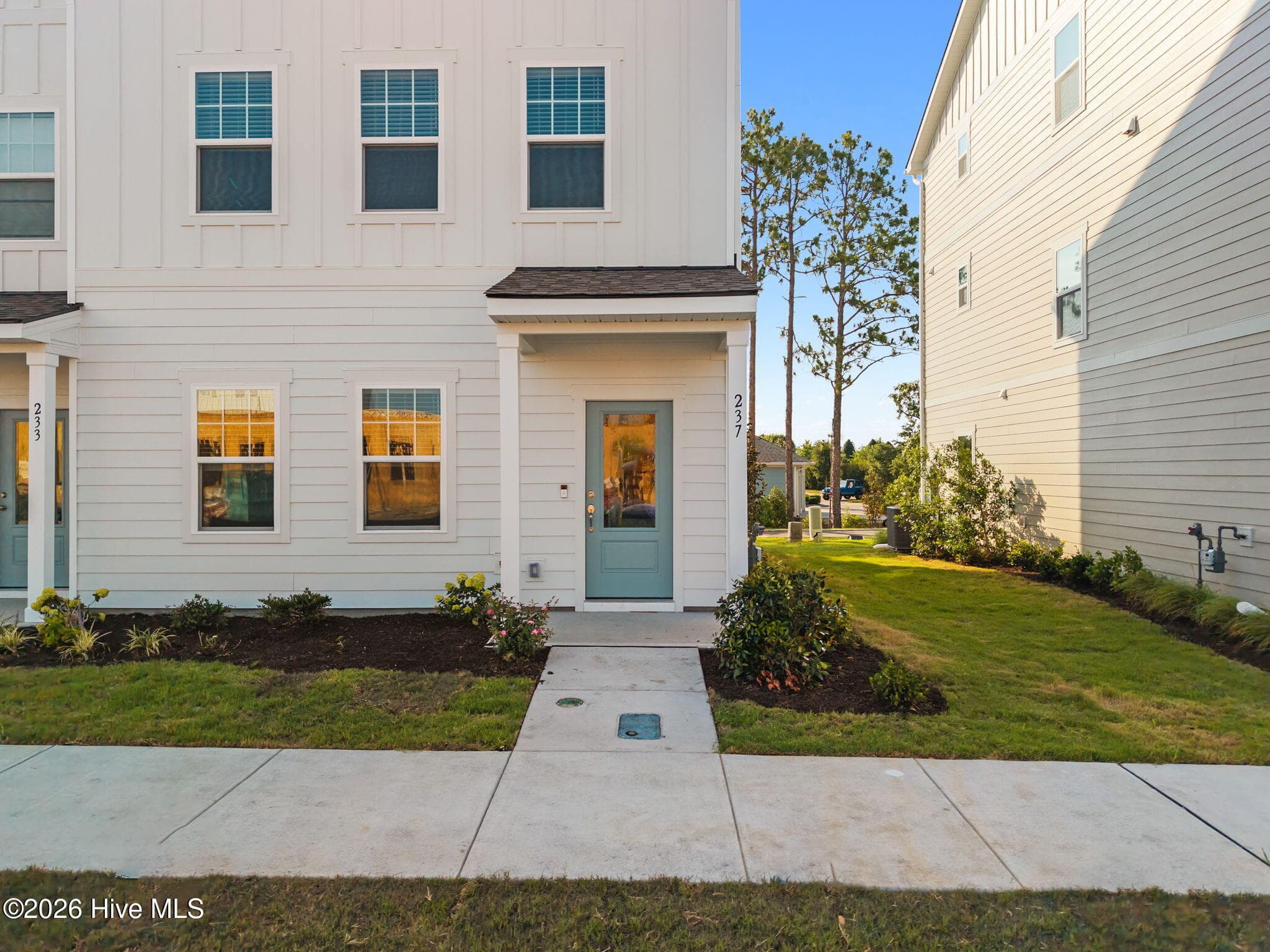 Townhouse at 237 Pelican Flight Loop, Wilmington, NC 28412, photo 2 of 51