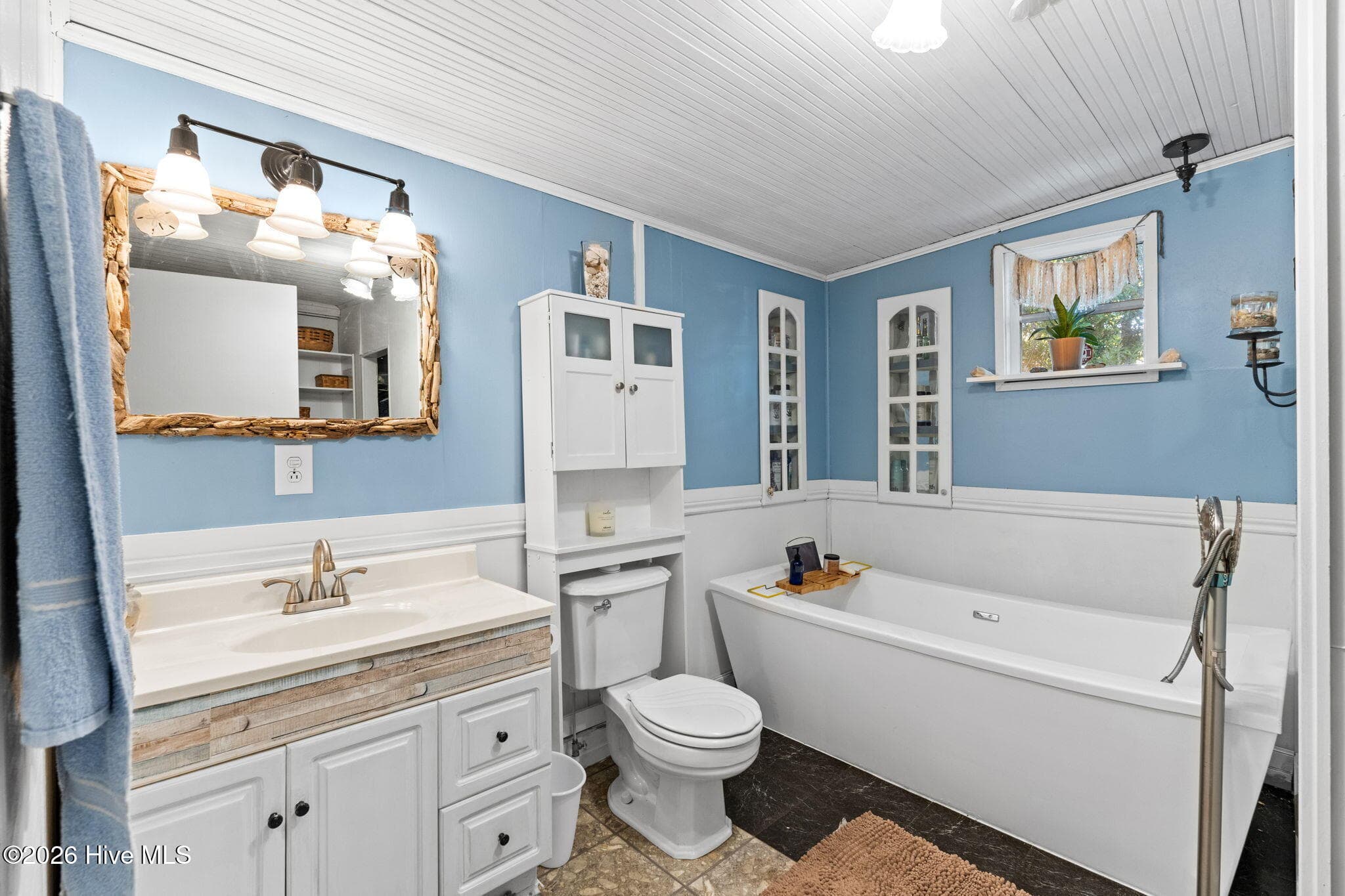 Manufactured Home at 2468 Captain Kidd Drive SW, Supply, NC 28462, photo 18 of 37