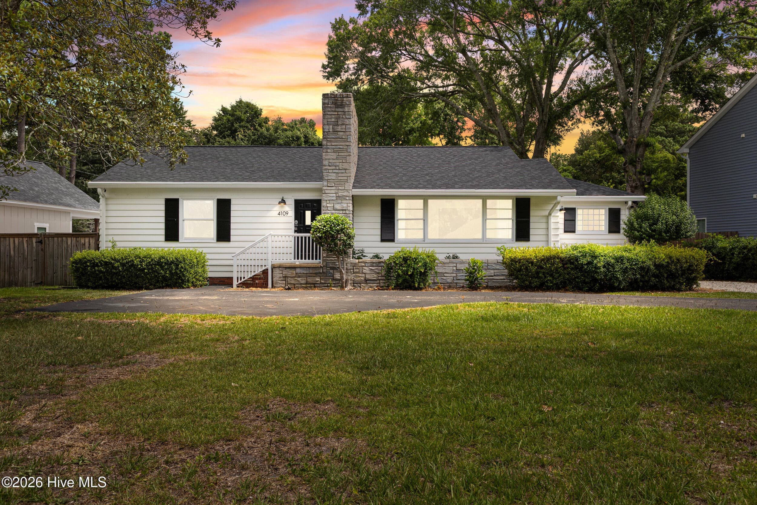 Single Family Residence at 4109 Peachtree Avenue, Wilmington, NC 28403, photo 7 of 50