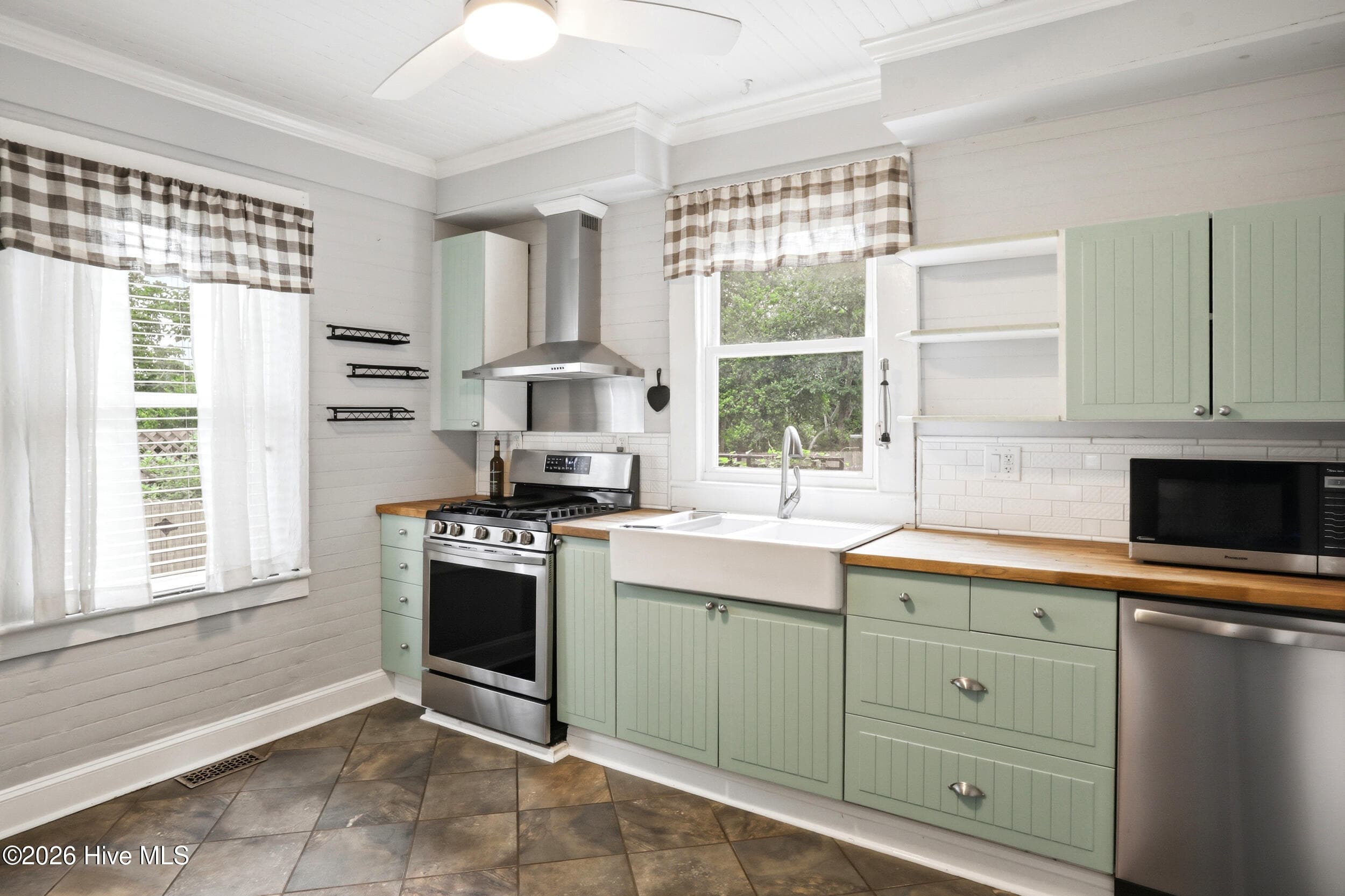 Single Family Residence at 307 Avenue B, New Bern, NC 28560, photo 17 of 55