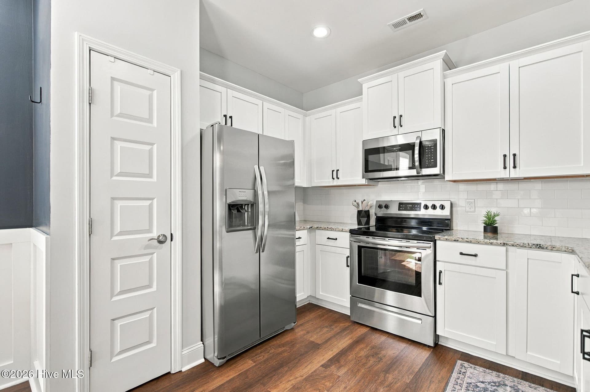 Single Family Residence at 2024 Blue Bonnet Circle, Castle Hayne, NC 28429, photo 13 of 42
