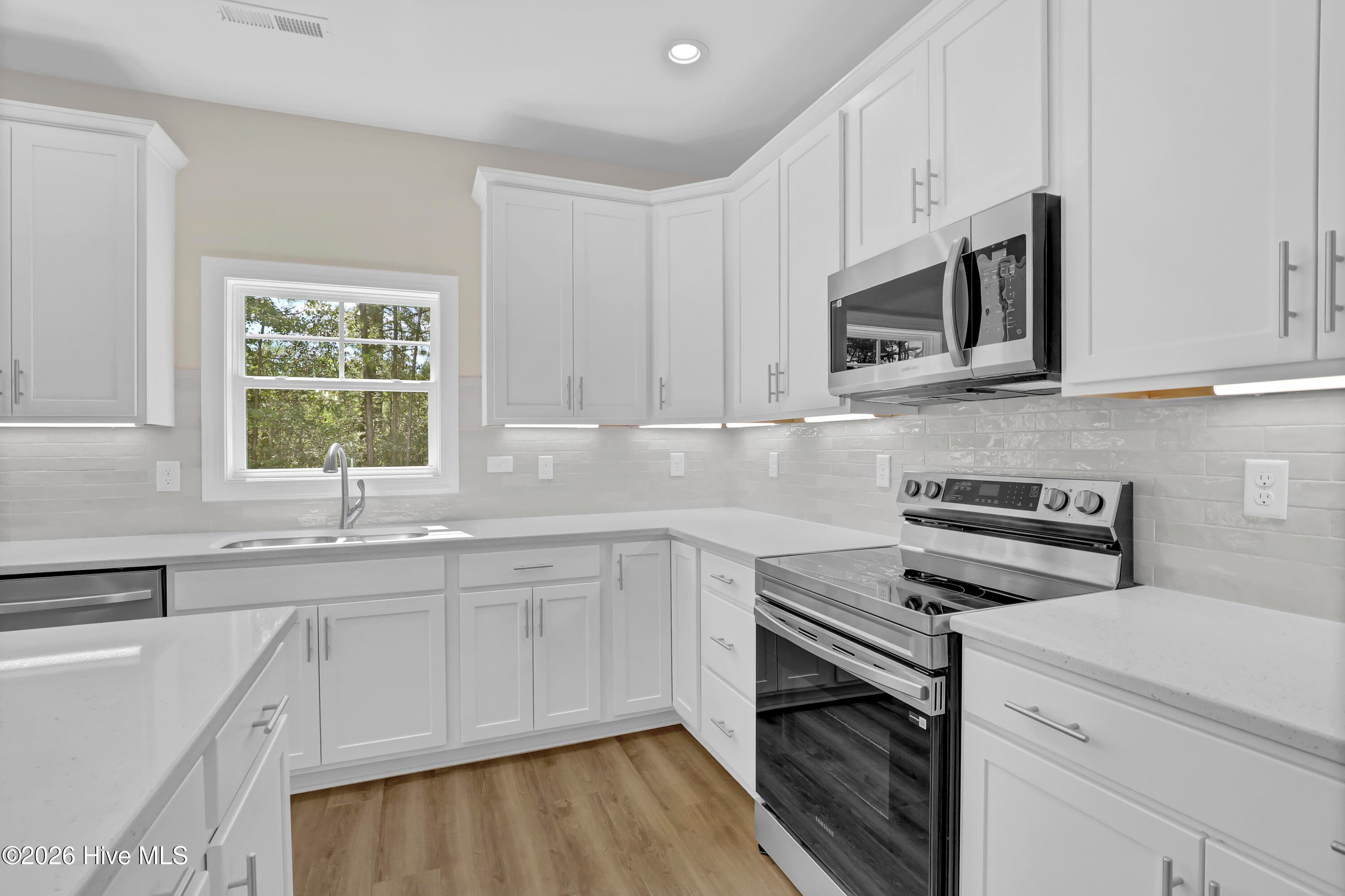 Single Family Residence at 126 Penquin Place, Hampstead, NC 28443, photo 6 of 21