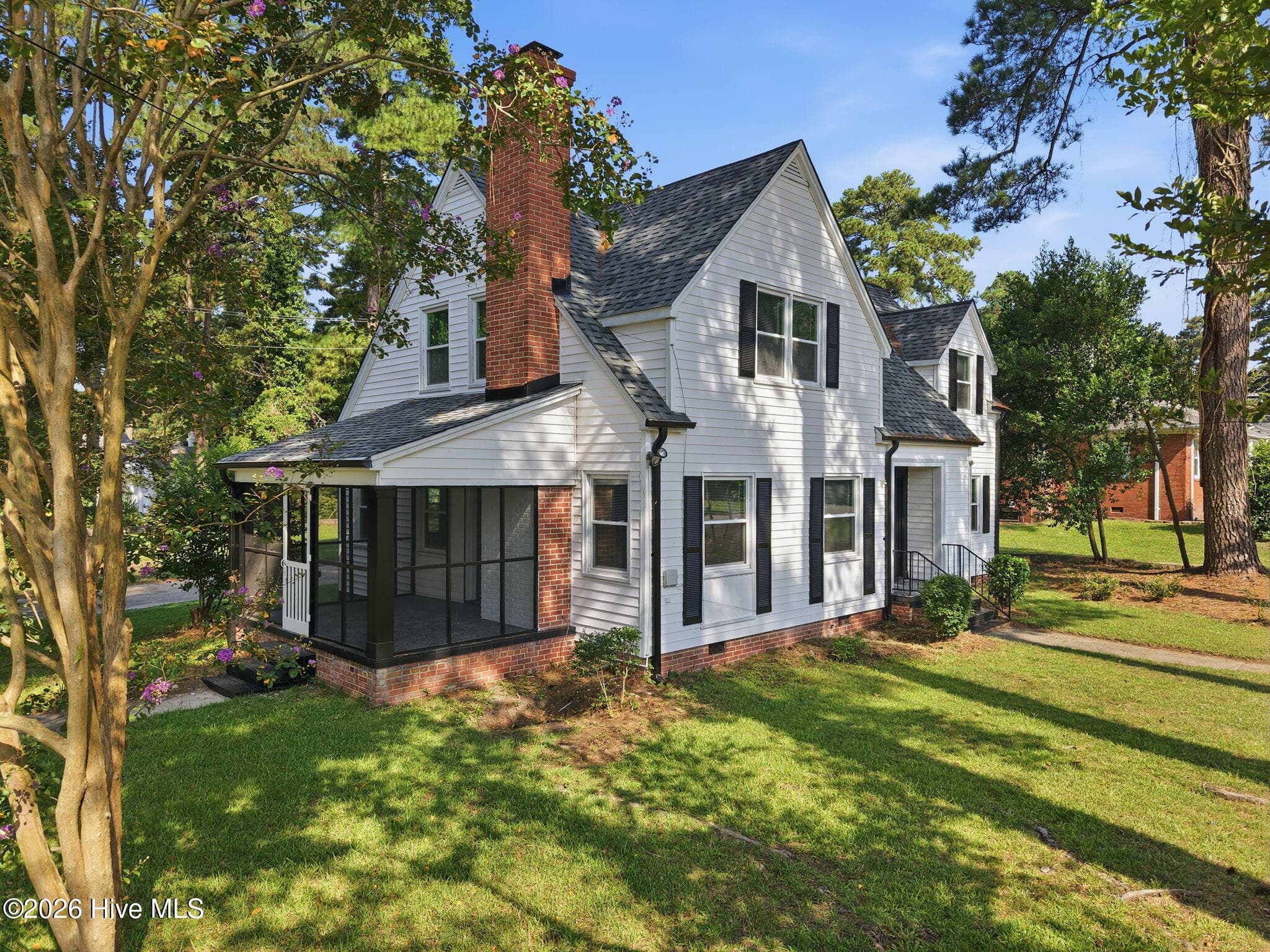 Single Family Residence at 900 Nelson Street, Kinston, NC 28501, photo 5 of 50