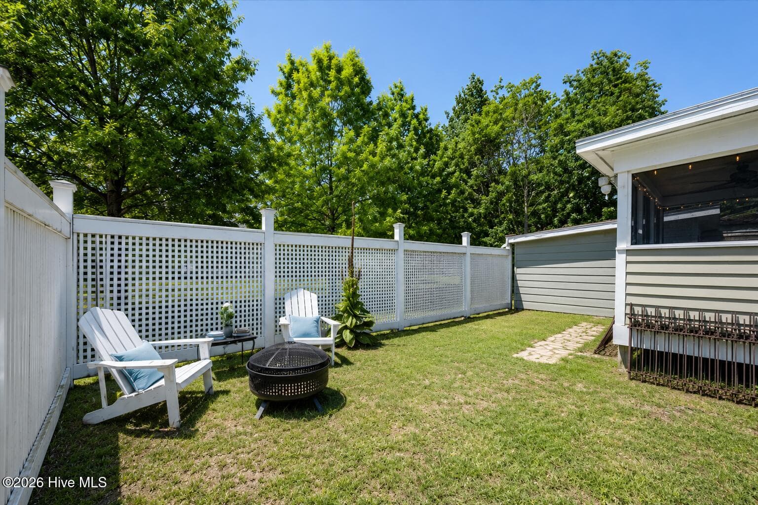 darling courtyard area - 405 Hancock Street, New Bern, NC 28560