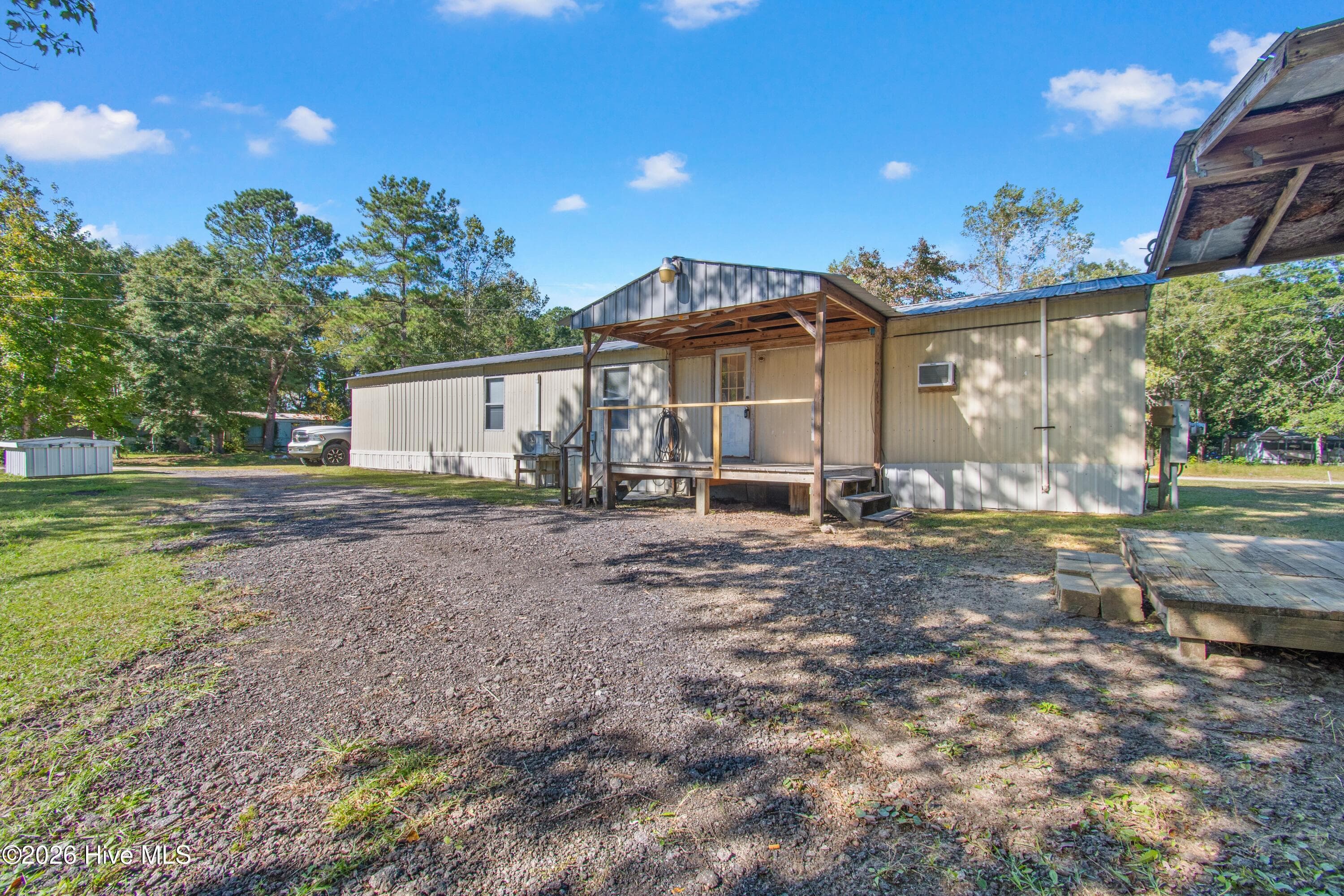 Manufactured Home at 1471 Pine Tree Circle SW, Supply, NC 28462, photo 20 of 23