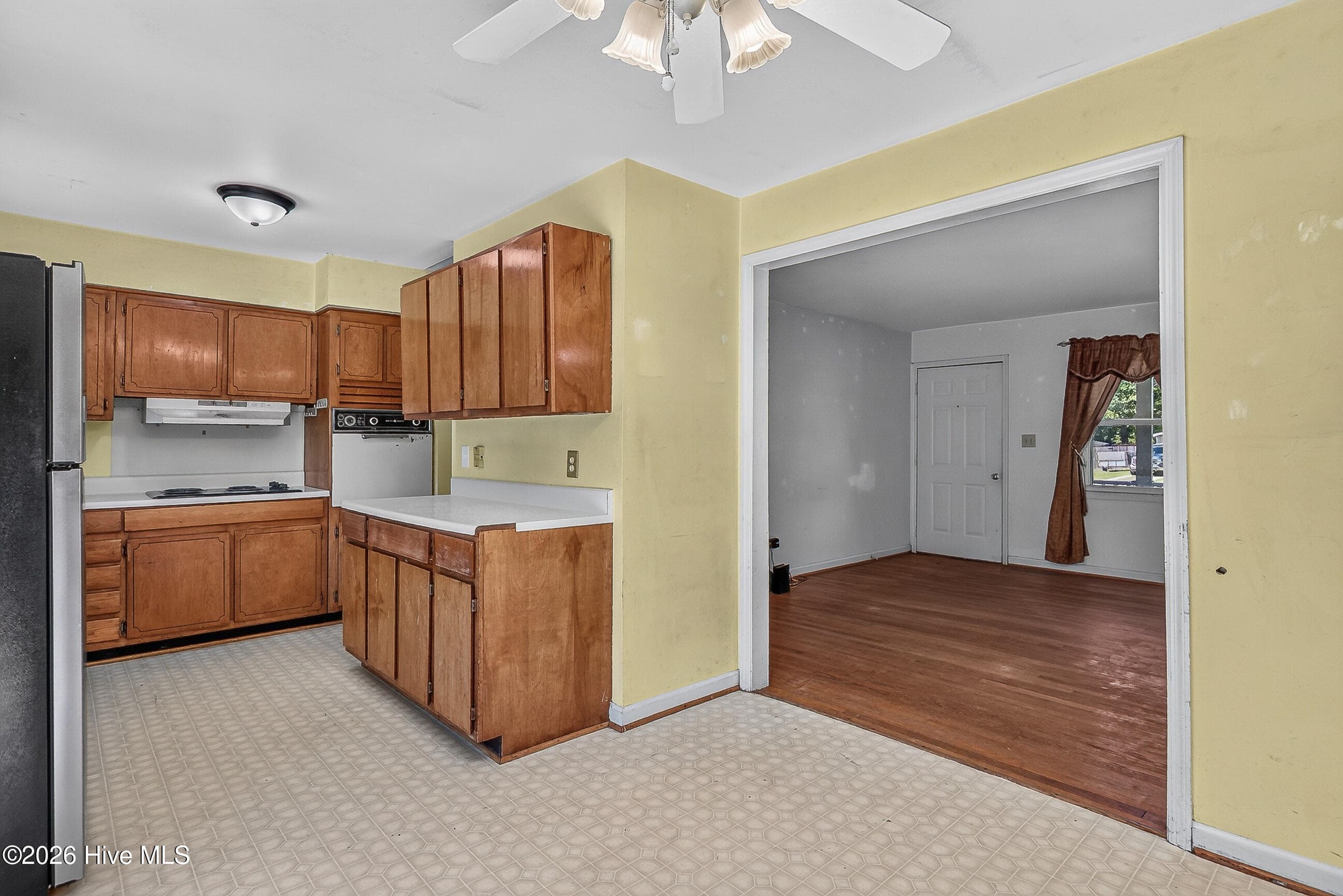 Single Family Residence at 115 Shamrock Drive, Jacksonville, NC 28540, photo 10 of 38