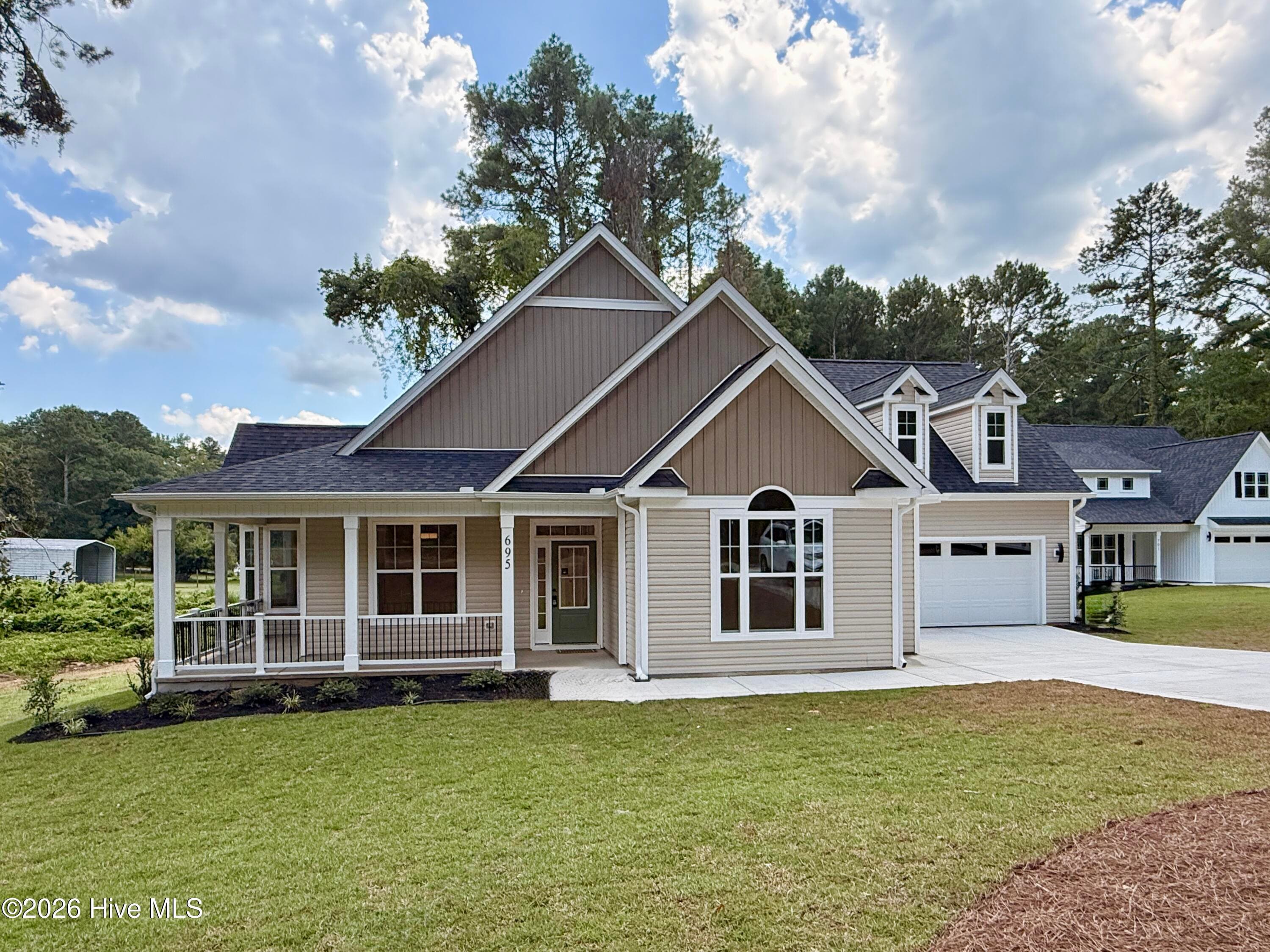 Single Family Residence at 695 Sunset Drive, Carthage, NC 28327, photo 2 of 3