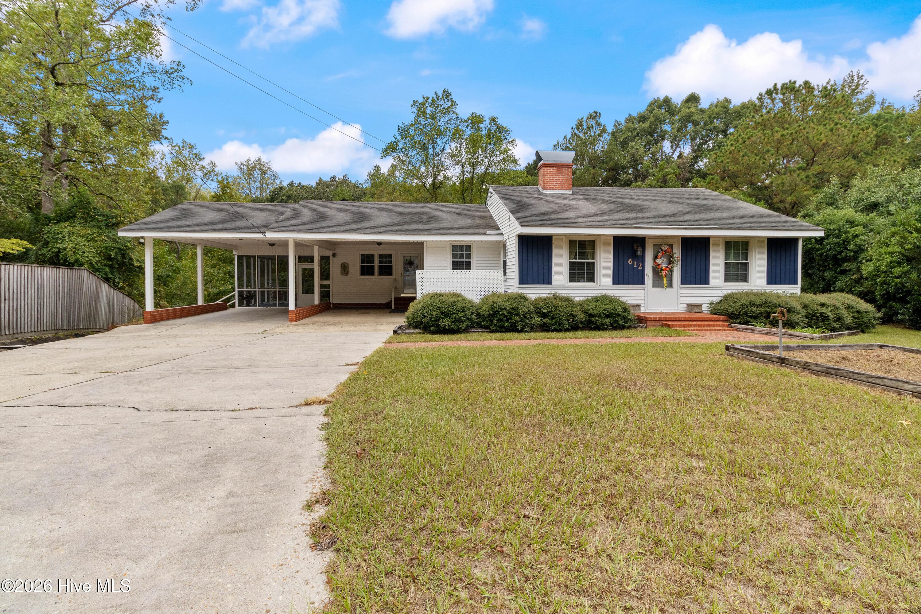 Single Family Residence at 612 David Street, Elizabethtown, NC 28337, photo 2 of 38