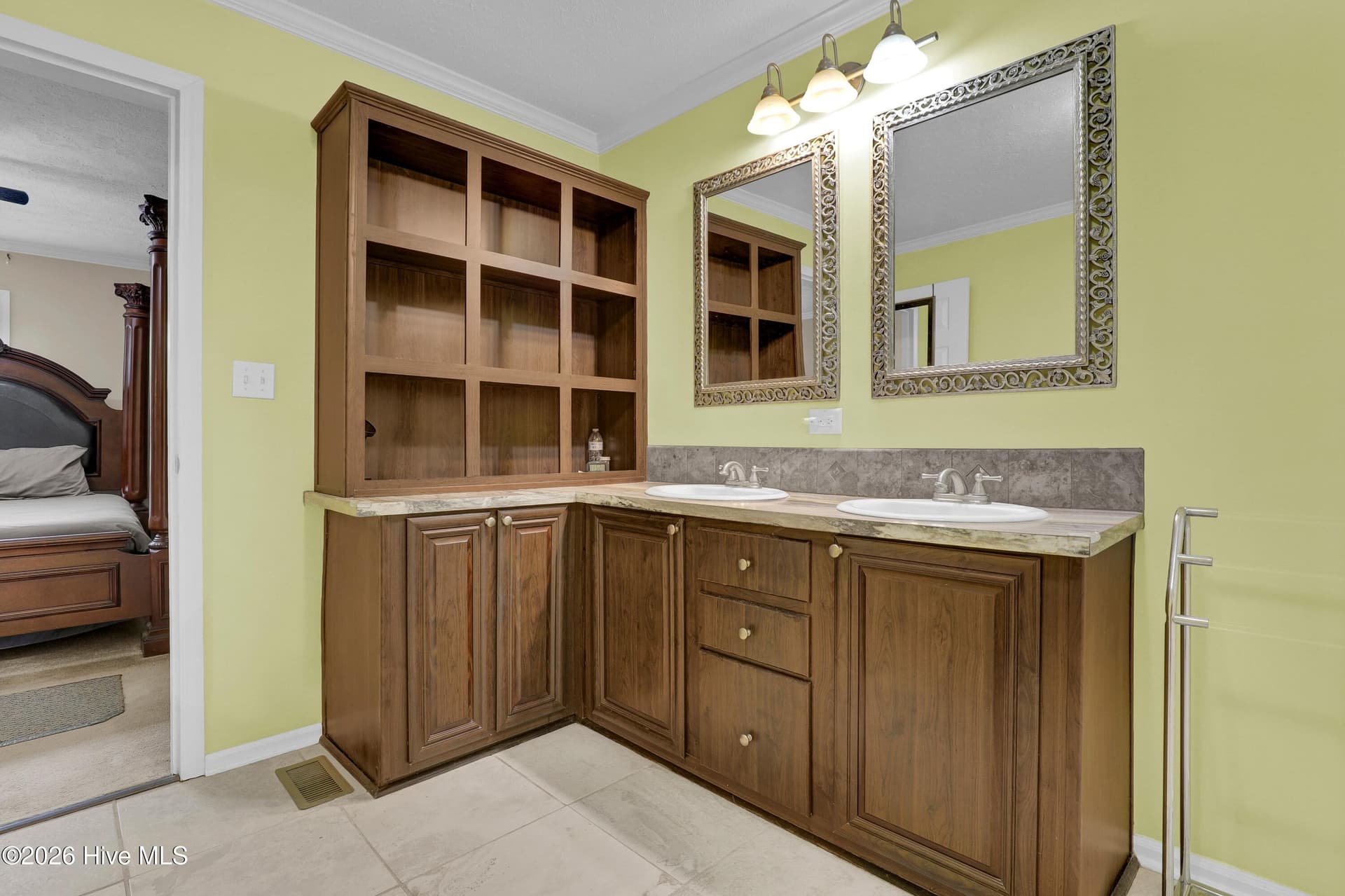 Manufactured Home at 570 King Drive, Hampstead, NC 28443, photo 15 of 40