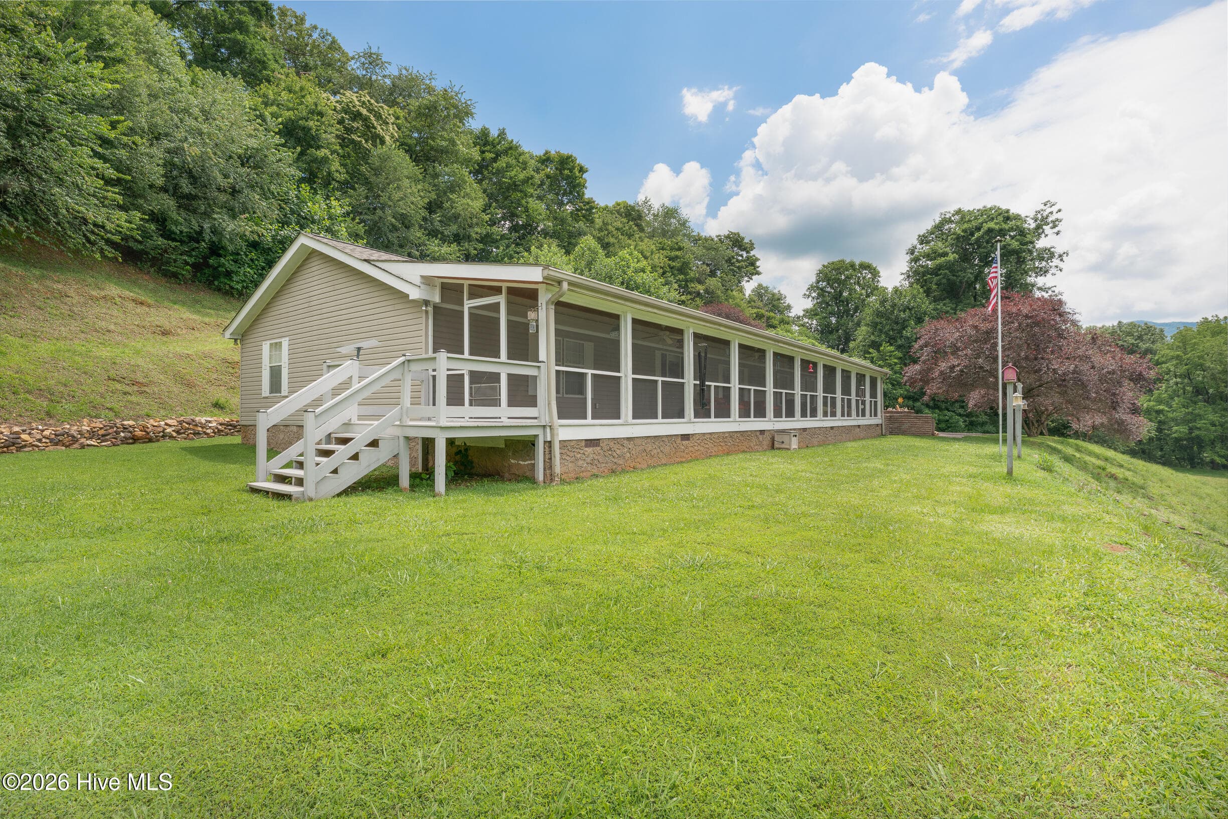 Manufactured Home at 4122 Fairview Road, Andrews, NC 28901, photo 4 of 51