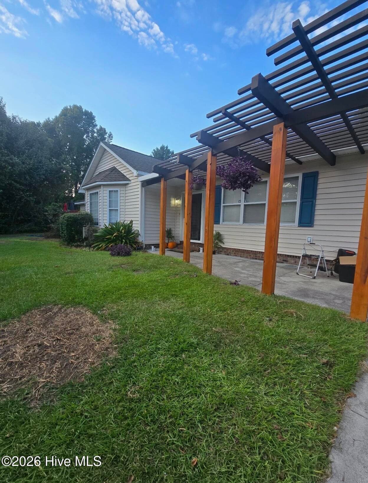 Single Family Residence at 102 Donna Court, Hubert, NC 28539, photo 4 of 54