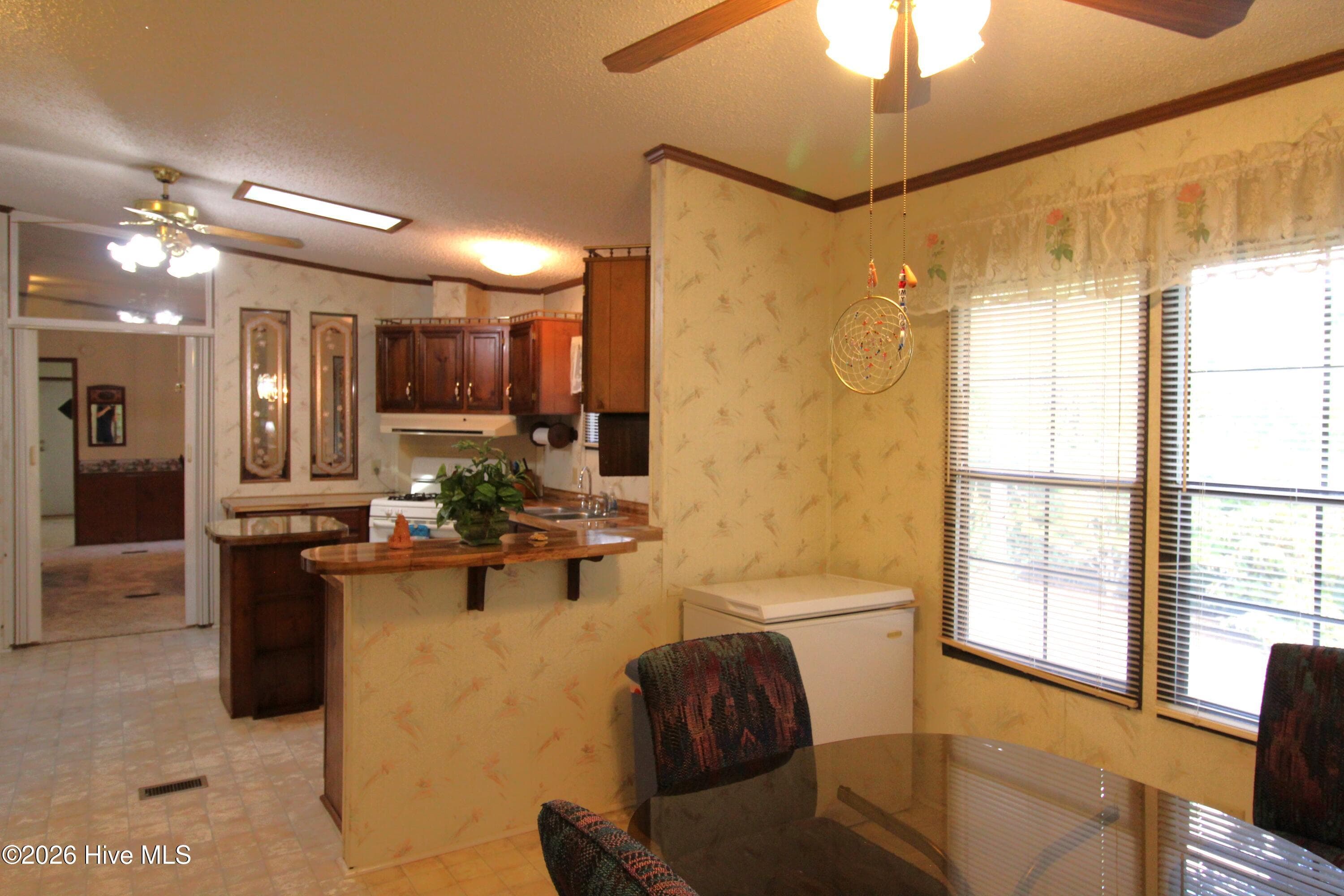 Breakfast Nook & Kitchen - 46 Arthur Ridge, Brasstown, NC 28902