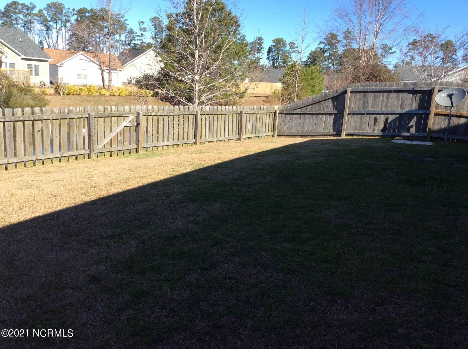 Single Family Residence at 105 Lakeside Green Drive, New Bern, NC 28560, photo 30 of 32