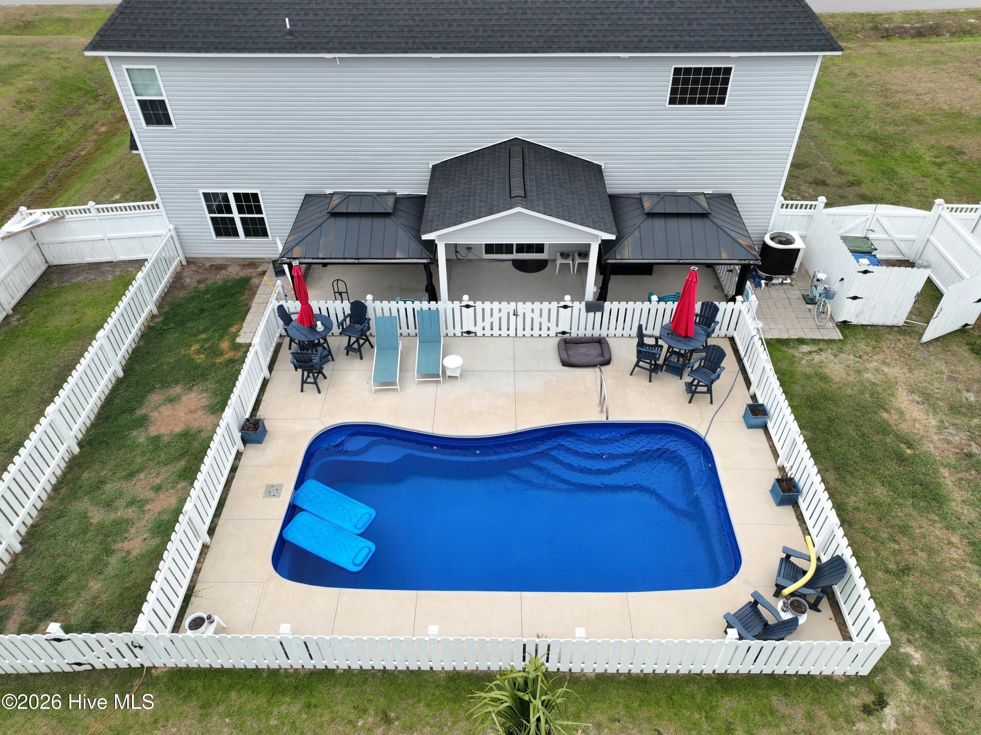Single Family Residence at 808 Colchester Reef Run, Sneads Ferry, NC 28460, photo 5 of 48