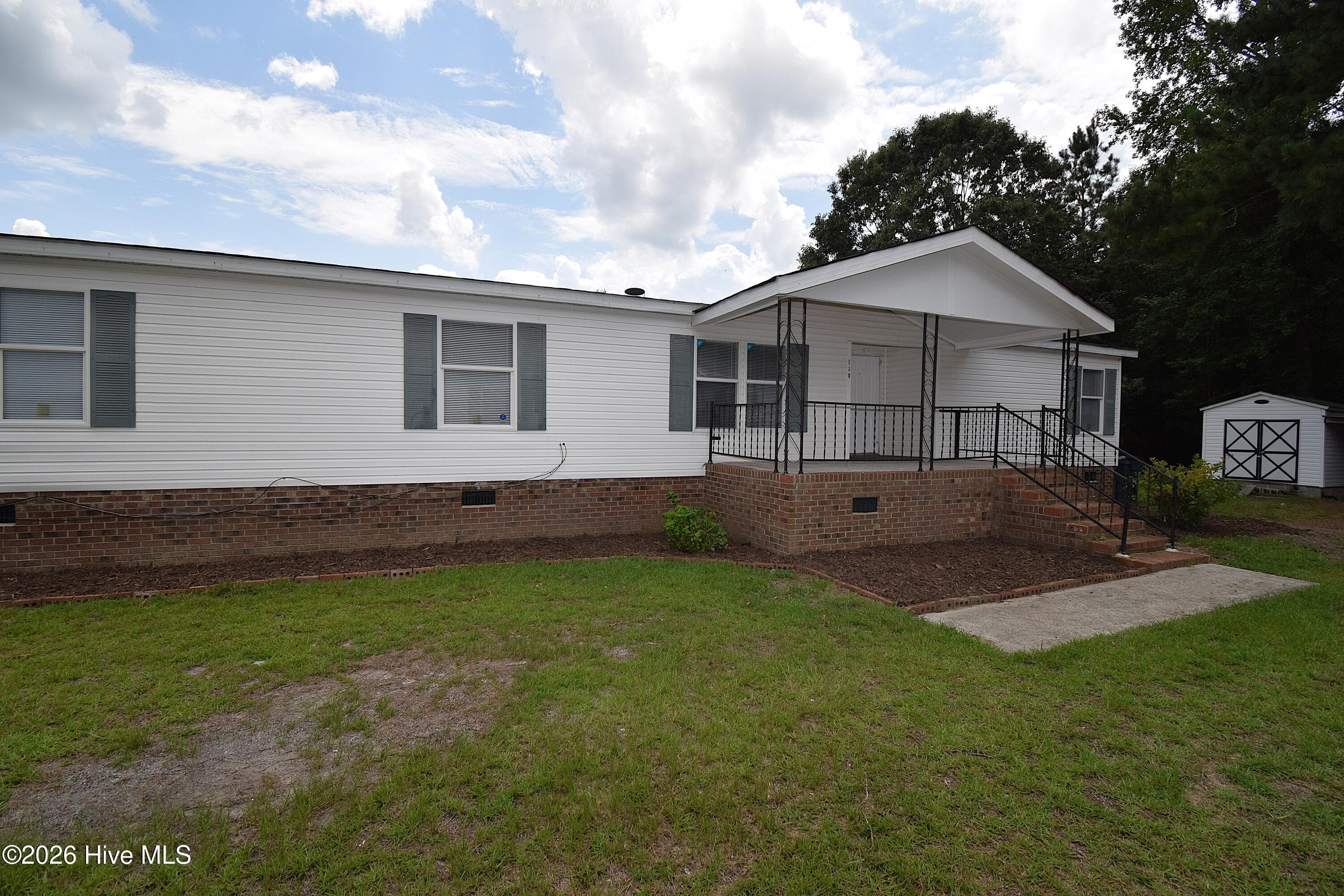 Manufactured Home at 220 Main Street, Grifton, NC 28530, photo 4 of 59