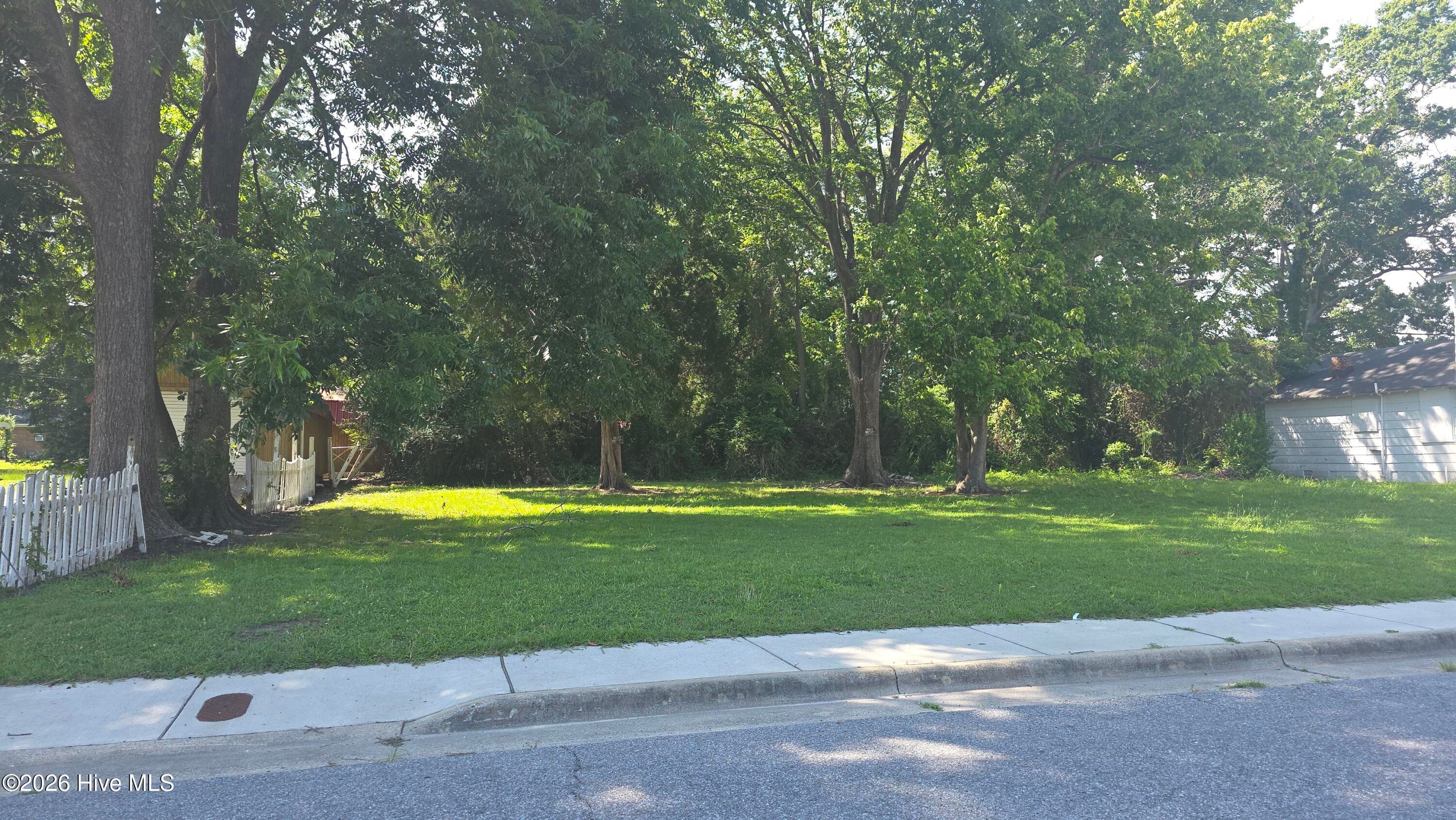 Retail at 420 76 N Respess Street, Washington, NC 27889, photo 2 of 5