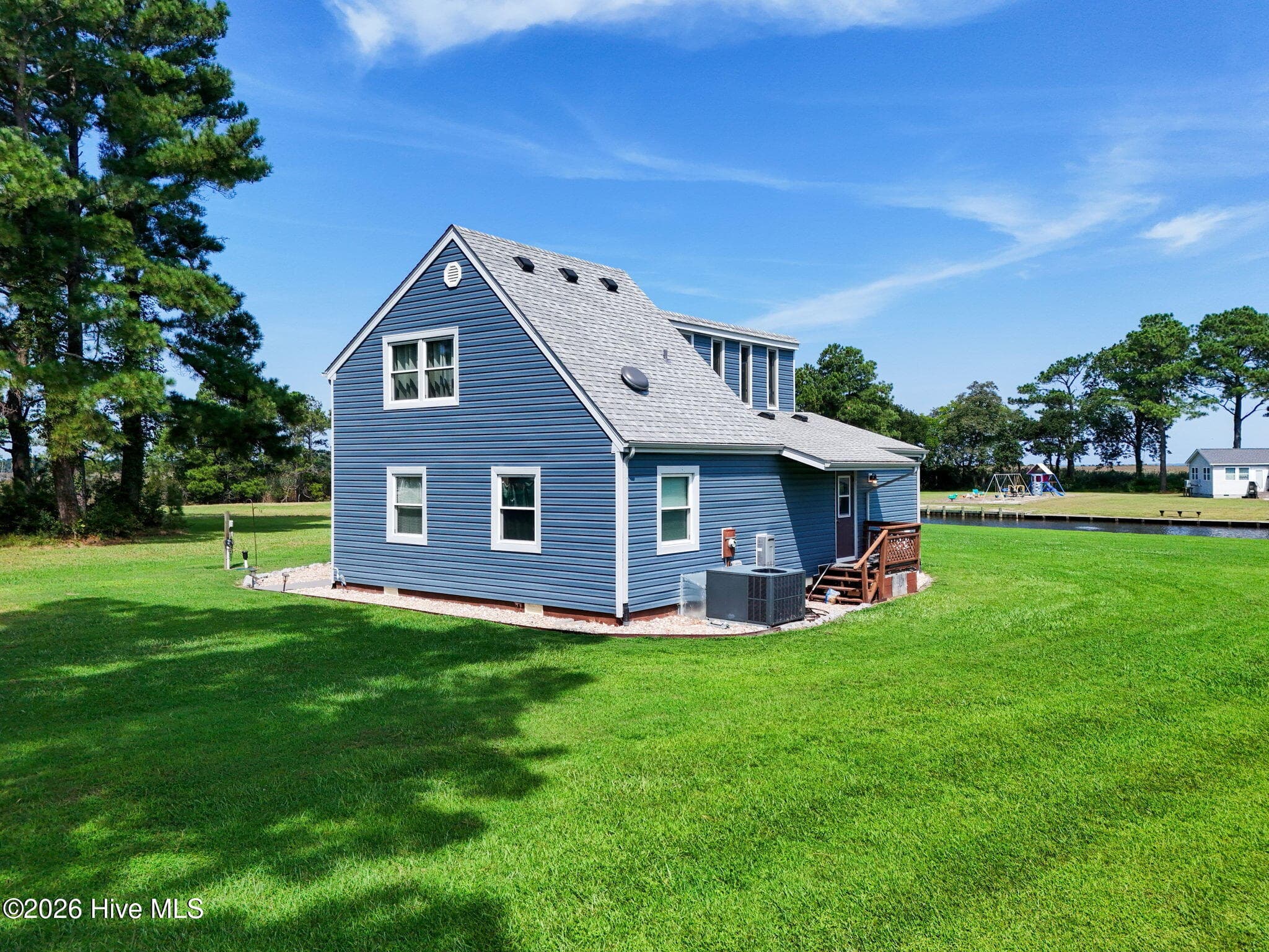 Single Family Residence at 112 Canadian Goose Drive, Currituck, NC 27929, photo 4 of 32