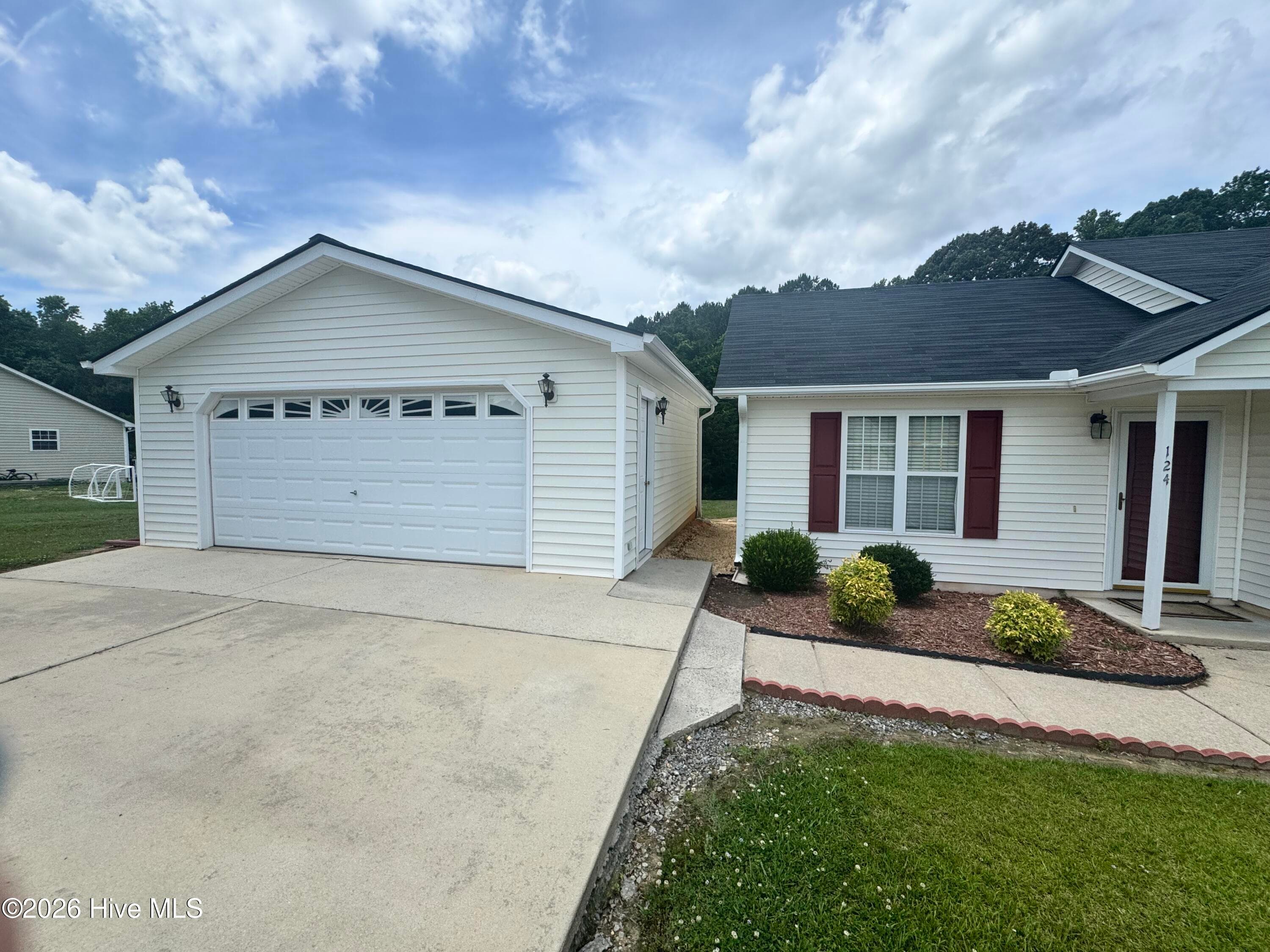 Single Family Residence at 124 Stockbridge Drive, Selma, NC 27576, photo 4 of 25