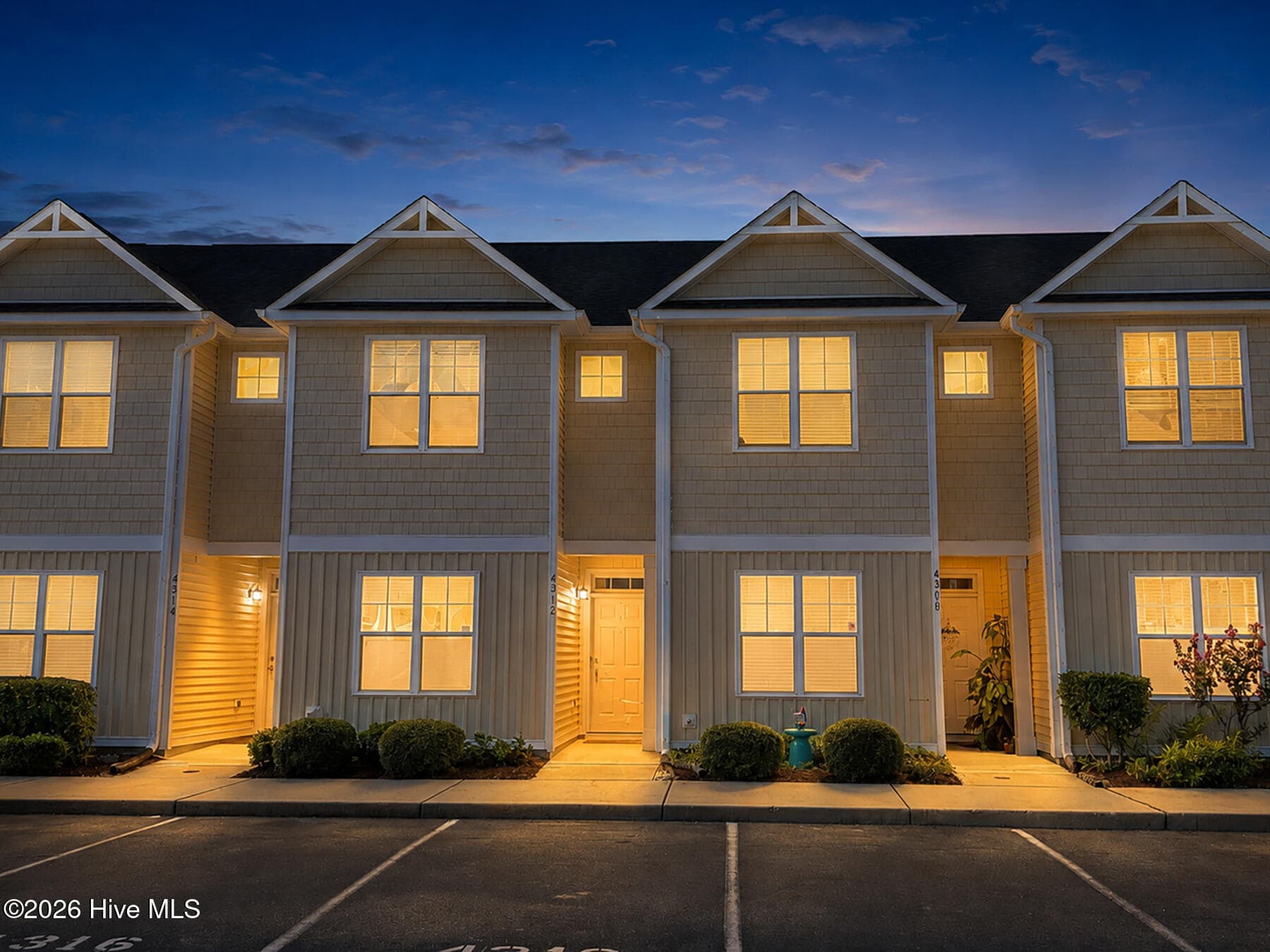 Townhouse at 4312 Eleuthera Lane, Wilmington, NC 28412, photo 7 of 40