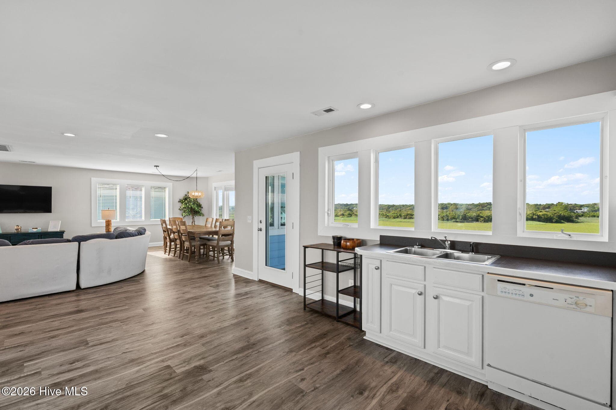 Single Family Residence at 598 Ocean Boulevard W, Holden Beach, NC 28462, photo 20 of 68