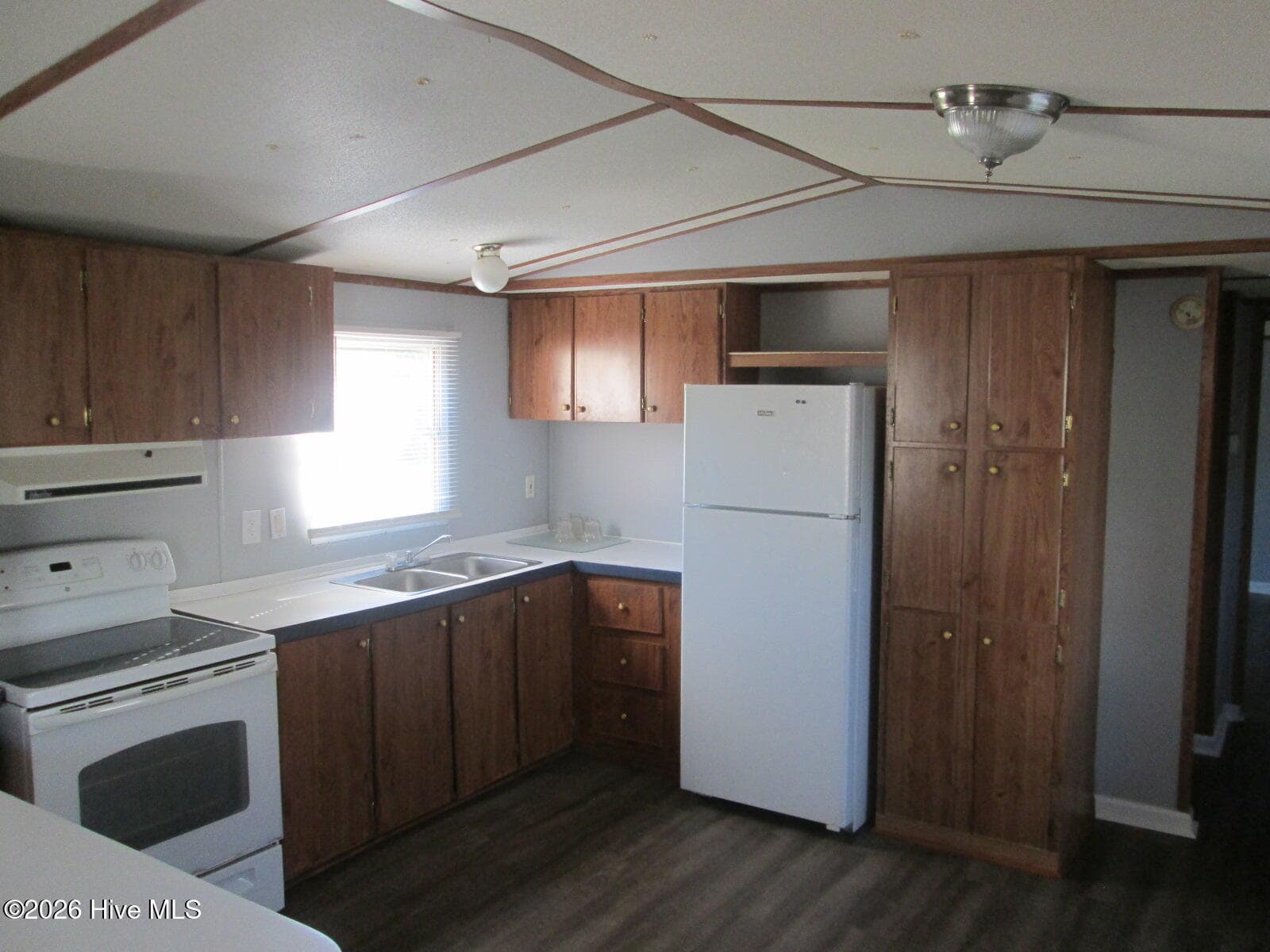 Manufactured Home at 1934 Creswell Place SW, Supply, NC 28462, photo 9 of 17