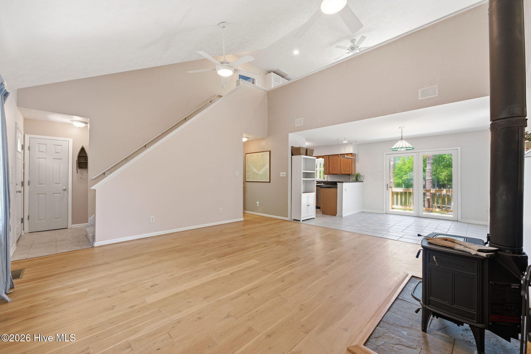 Single Family Residence at 913 Hearthside Court, New Bern, NC 28560, photo 11 of 49