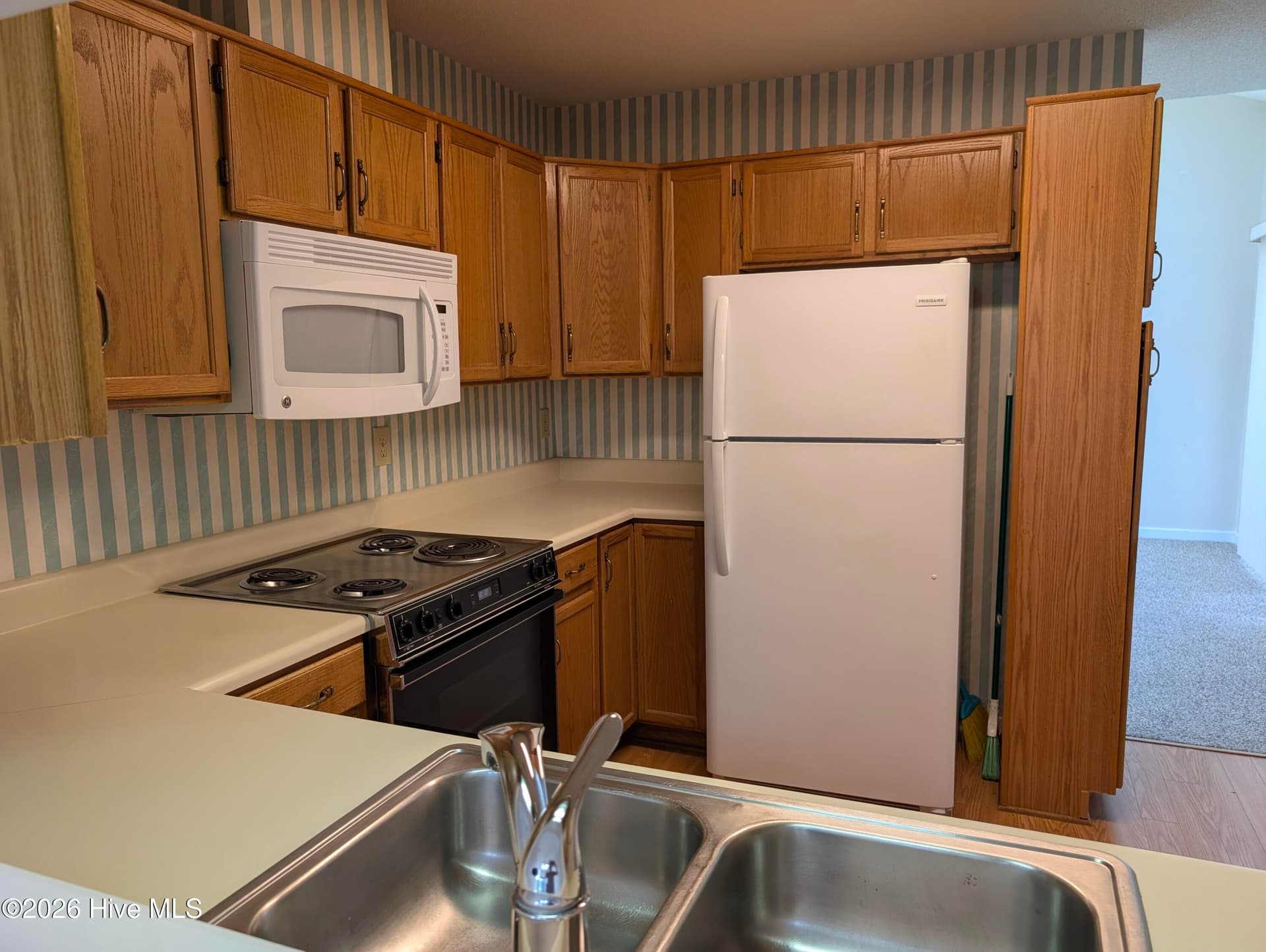 Townhouse at 5916 Chester Street, Wilmington, NC 28405, photo 7 of 31