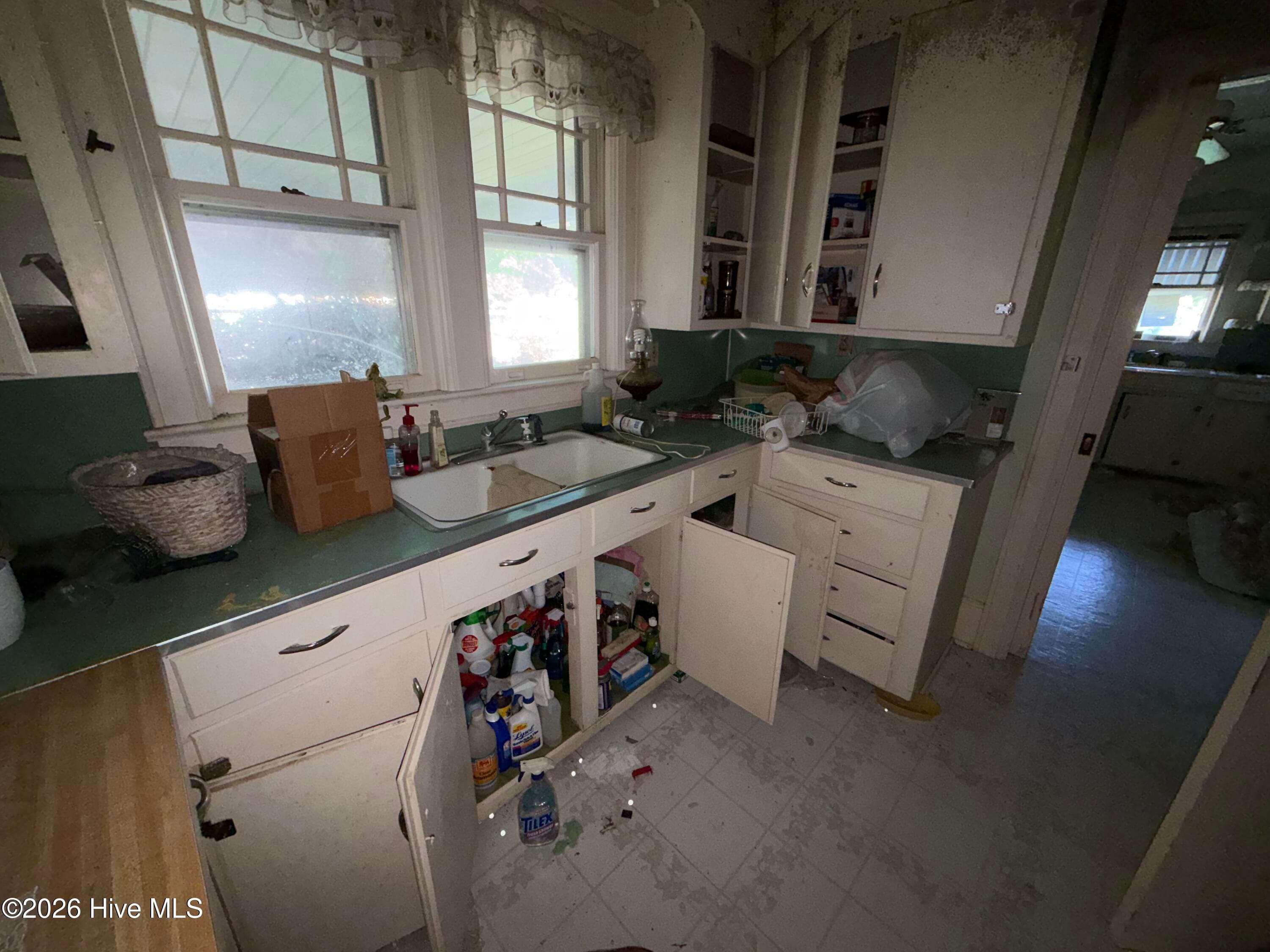 actual photo of kitchen - 1201 W Main Street, Williamston, NC 27892, Williamston