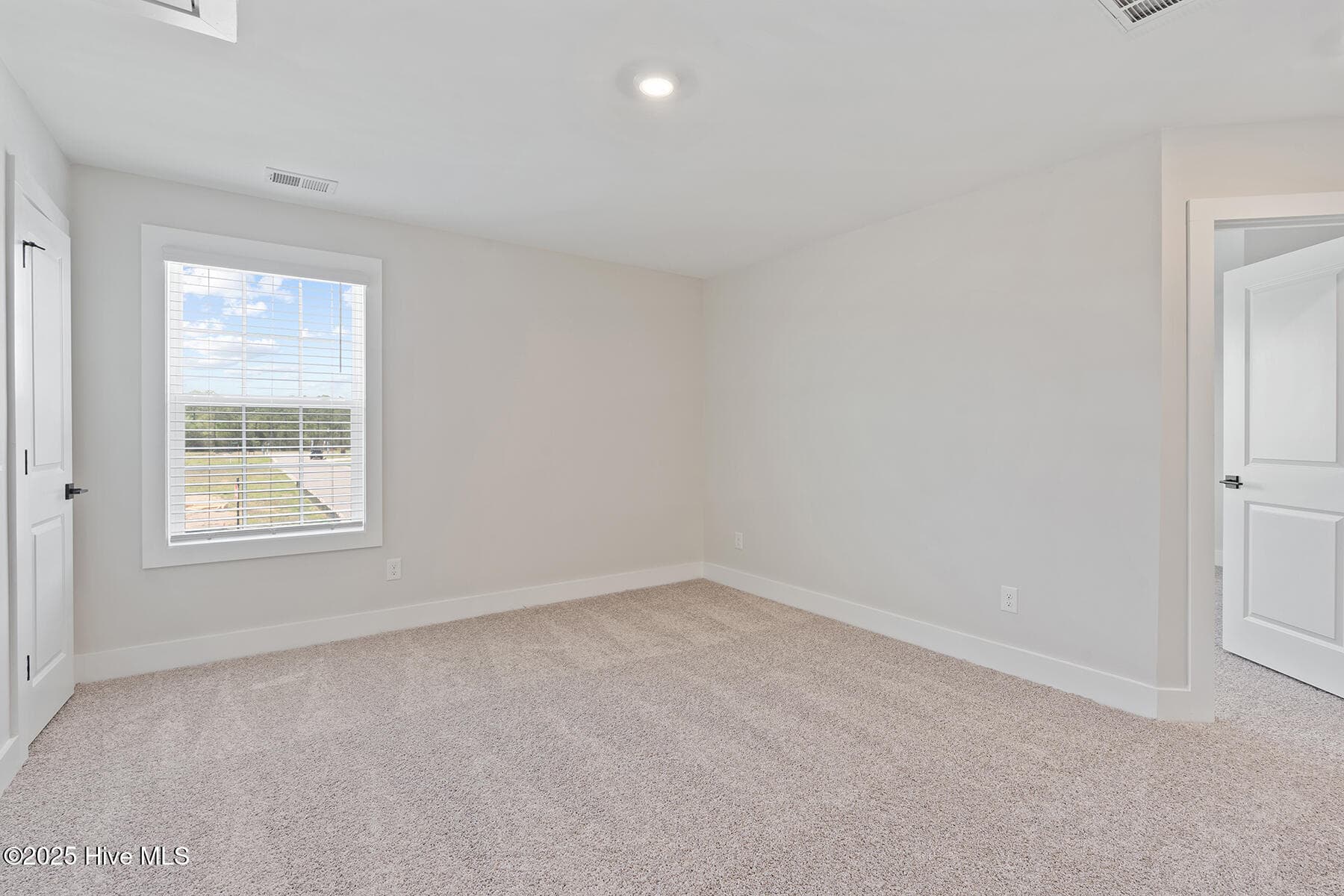 Single Family Residence at 27 S Umbrella Palm Drive, Hampstead, NC 28443, photo 11 of 21