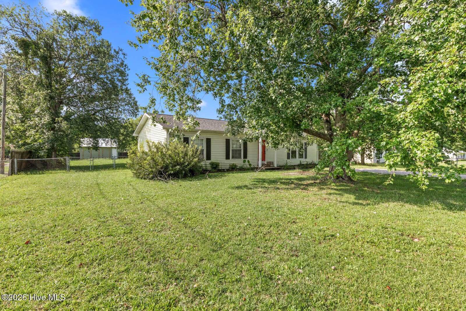 Single Family Residence at 651 Queens Creek Road, Hubert, NC 28539, photo 3 of 23