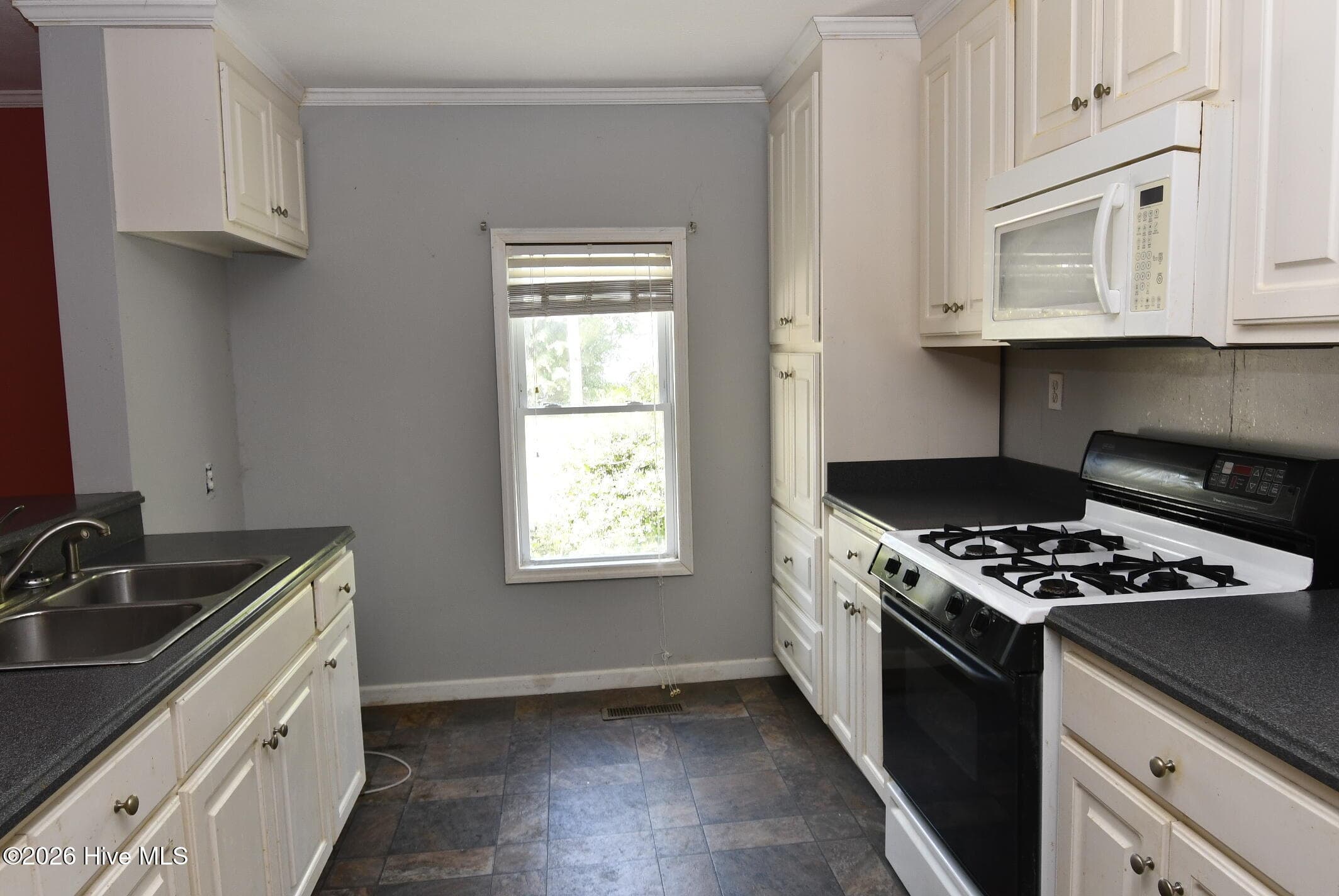 Kitchen - 114 S Gillespie Street, Elizabethtown, NC 28337