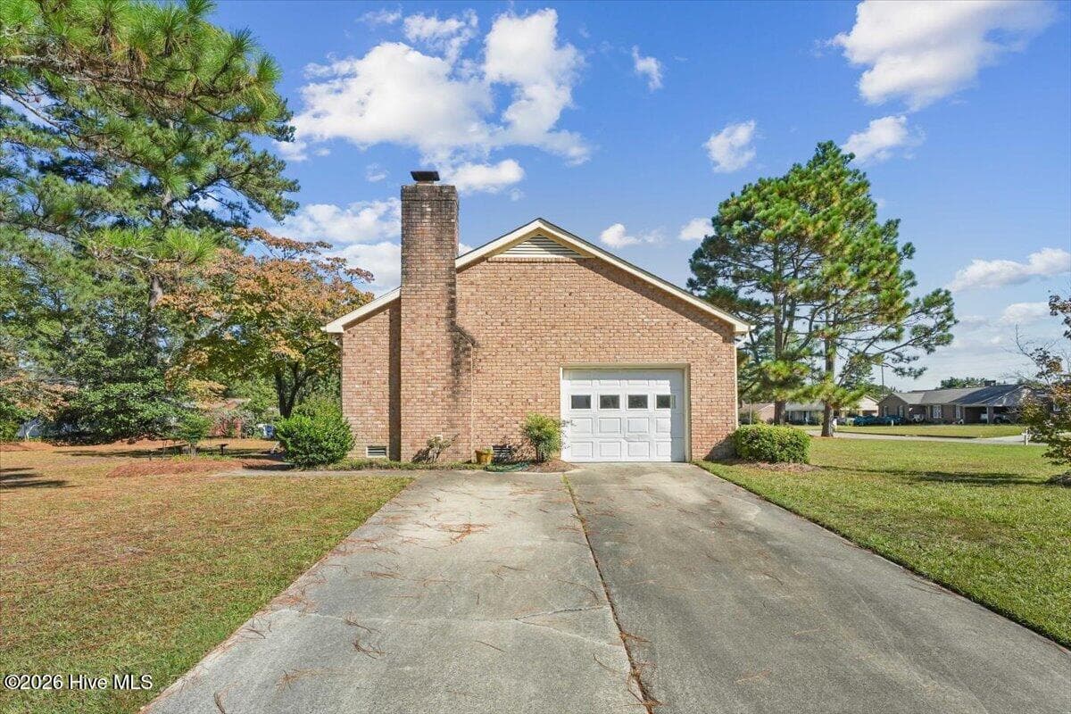 Single Family Residence at 3000 Camelot Drive, Kinston, NC 28504, photo 5 of 51