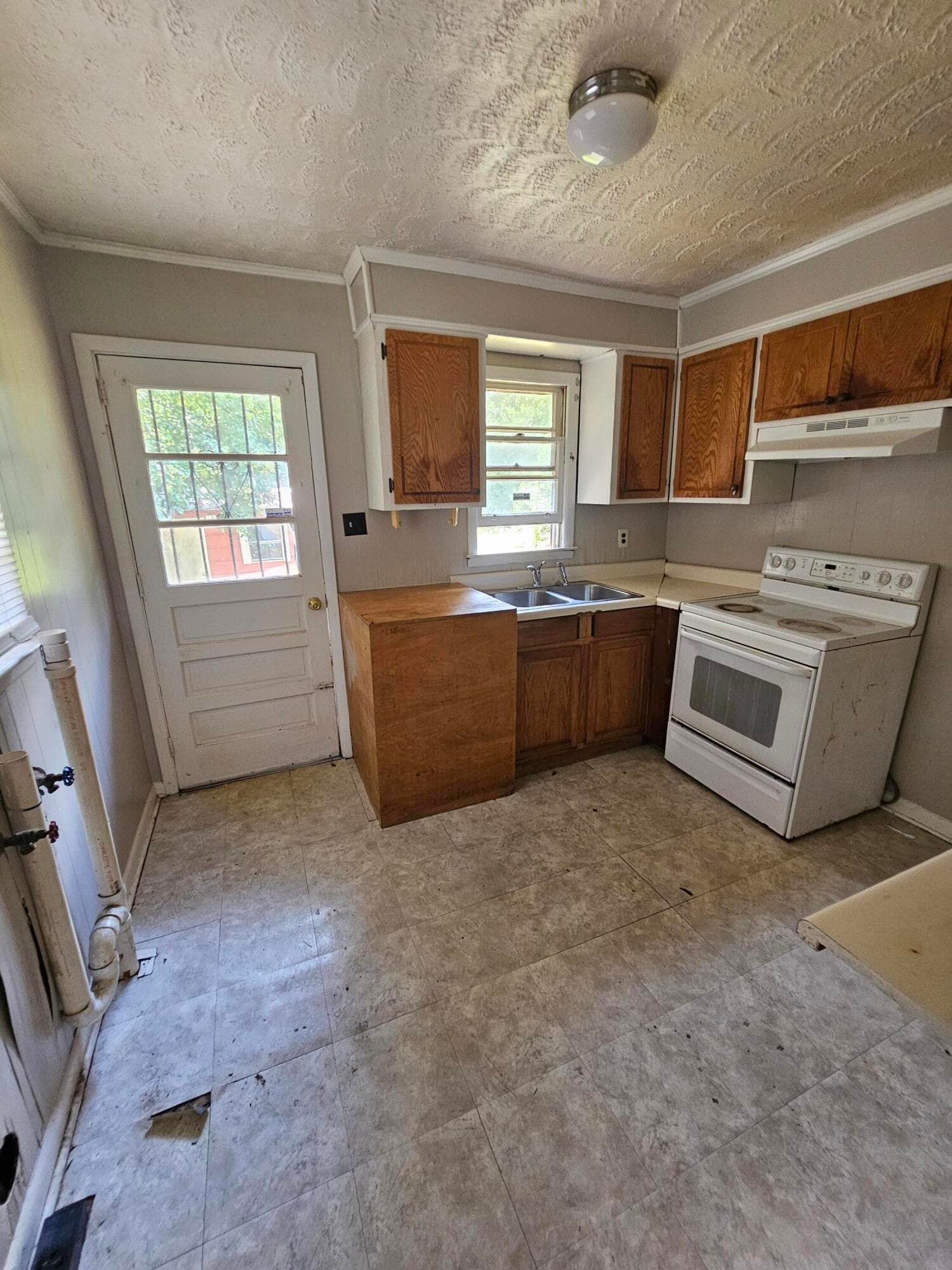 Kitchen/Stove/double sink - 264 Japonica Avenue, Augusta, GA 30901